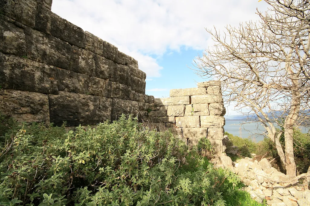 Photo showing: Αρχαία Λιμναία, ανατολική πλευρά.