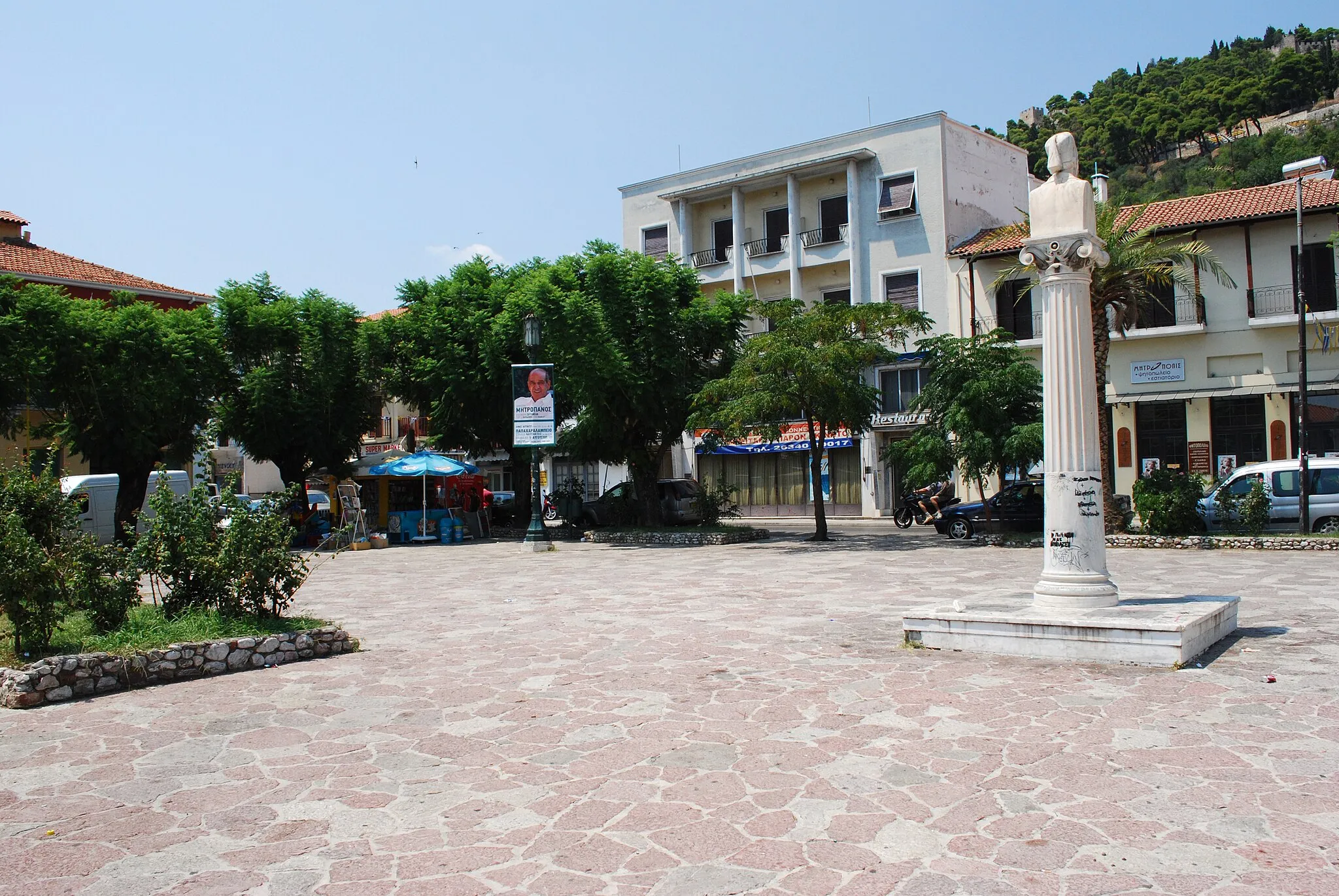 Photo showing: Vue de la place de Nafpaktos.