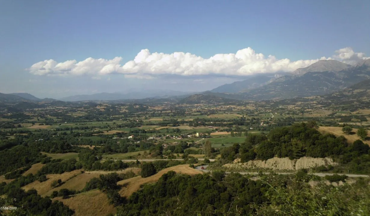 Photo showing: Karpeta village, Achaia, Greece. It stands in the southern part of Voudouhla Plain.