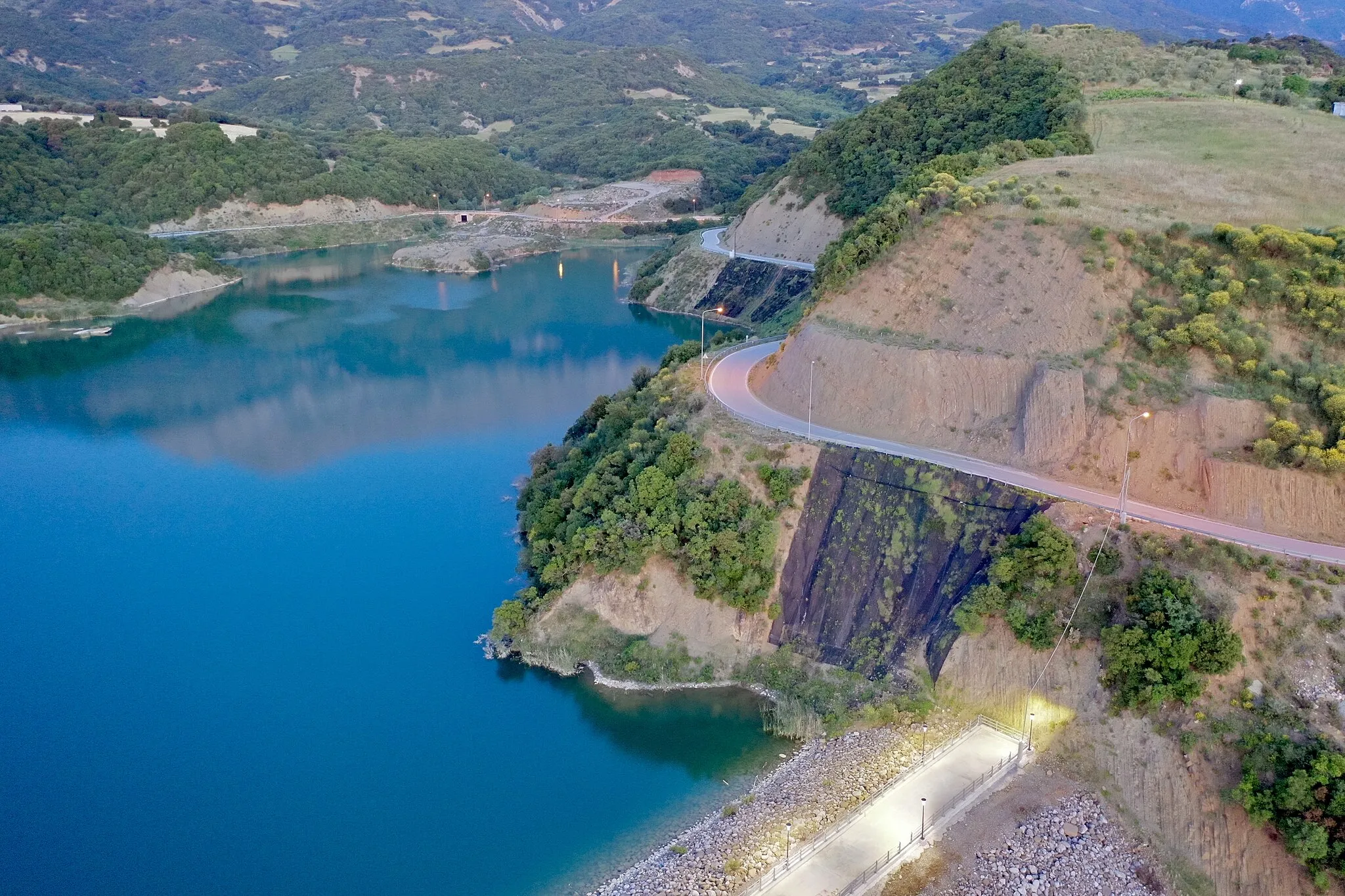 Photo showing: Velimachi, Achaea, reservoir lake, a.k.a. Ntaska Dam.