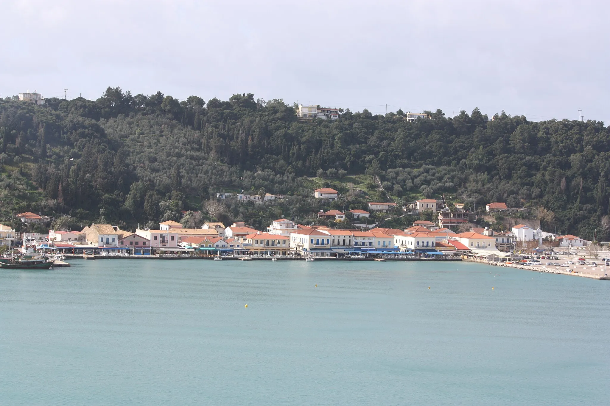 Photo showing: Coastline near the docks in Katakolo, Greece from a ship in the Kyparissian Gulf.