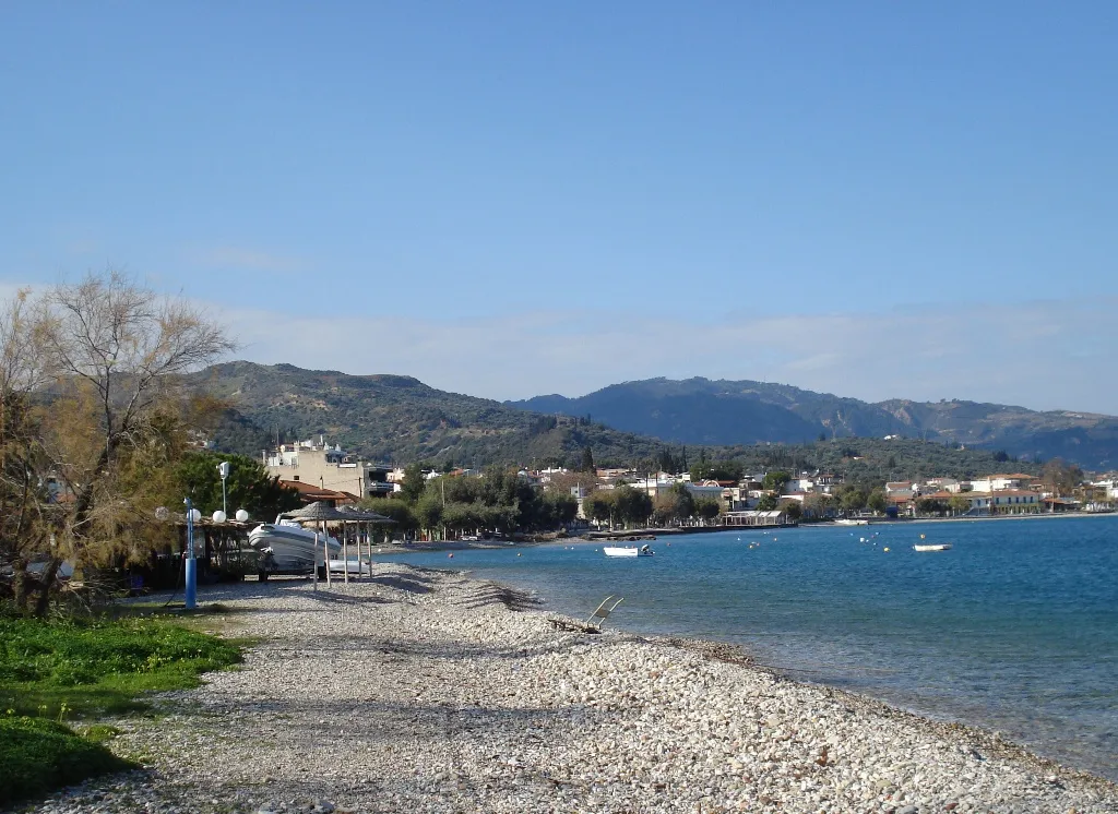 Photo showing: Selianitika village and beach, east side at the blue sea in Winter 2008. Prefecture of Achea, Region of Western Greece, Greece.