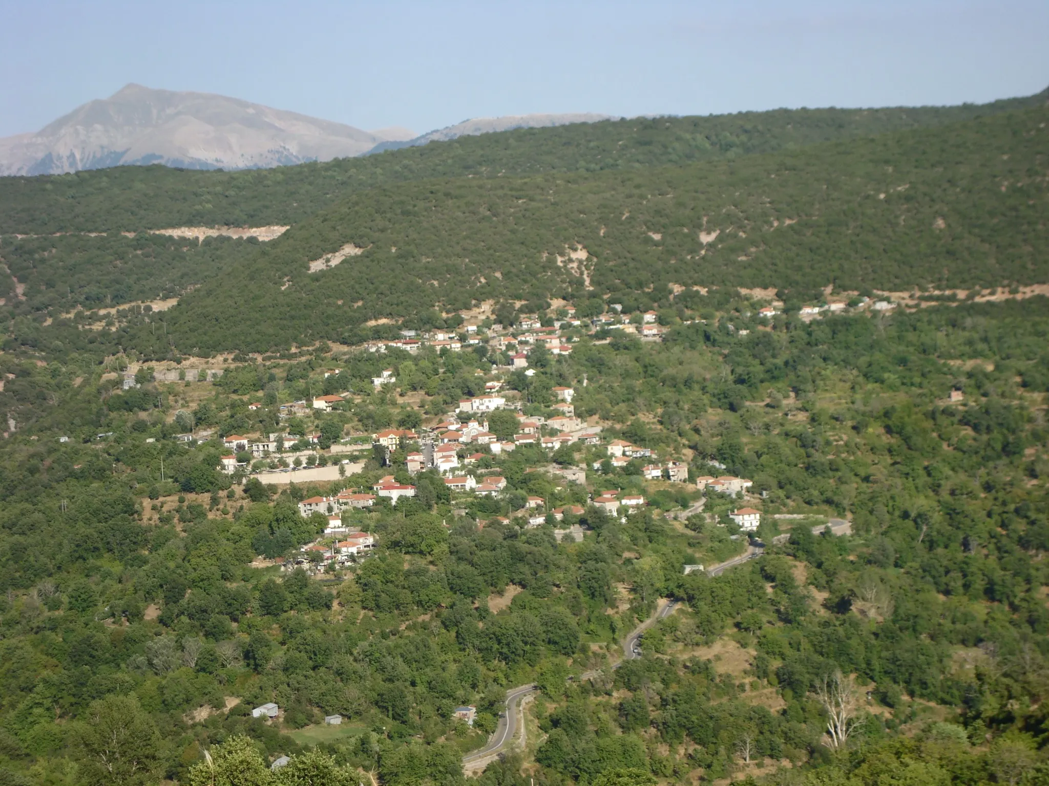 Photo showing: View of Anatoliki Fragkista village (East Fragkista) in Evritania prefecture, Greece