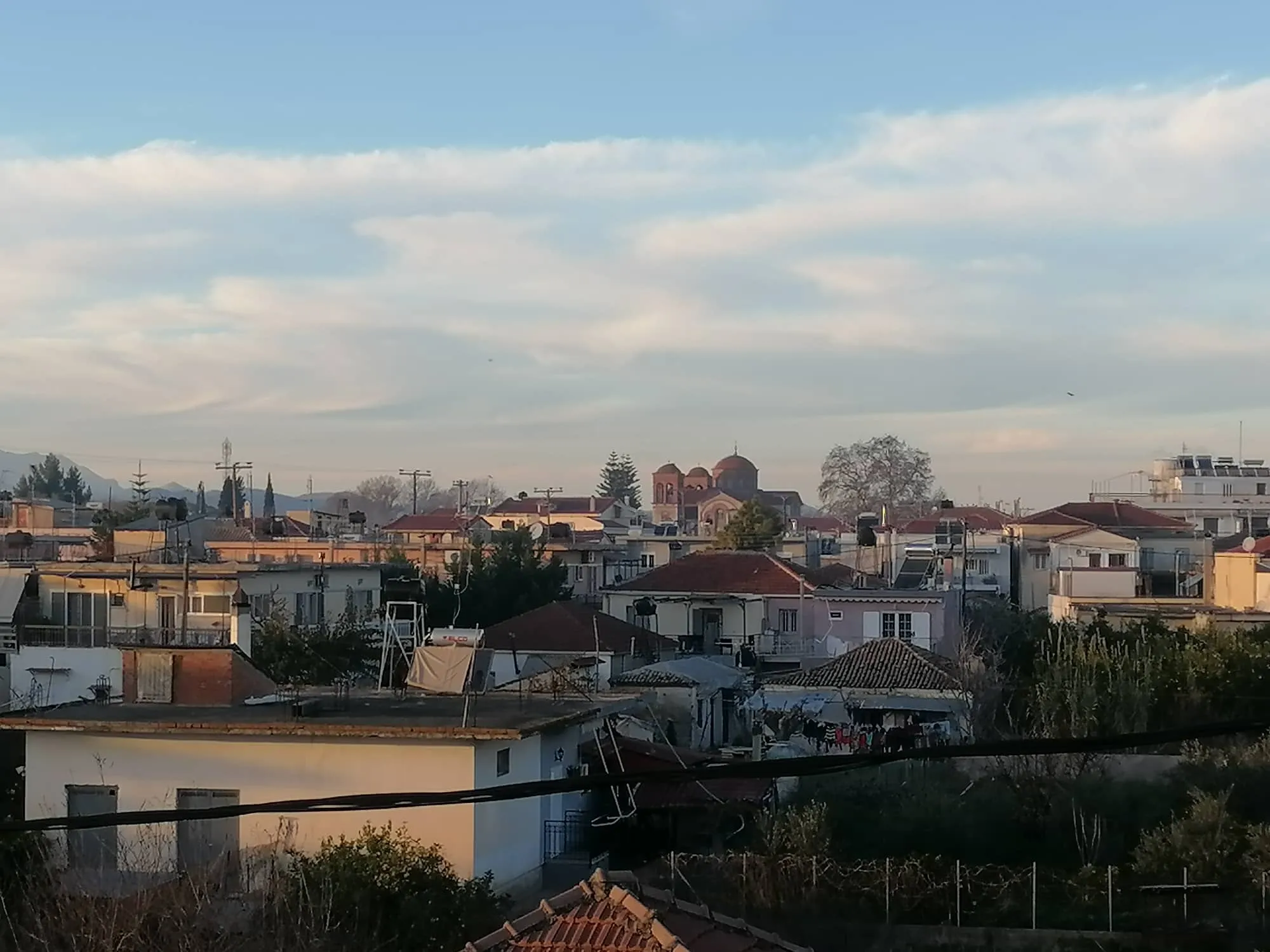 Photo showing: Το Νεοχώρι από ταράτσα οικίας. Στο βάθος φαίνεται ο Ι.Ν.Αγίου Ιωάννου του Θεολόγου.