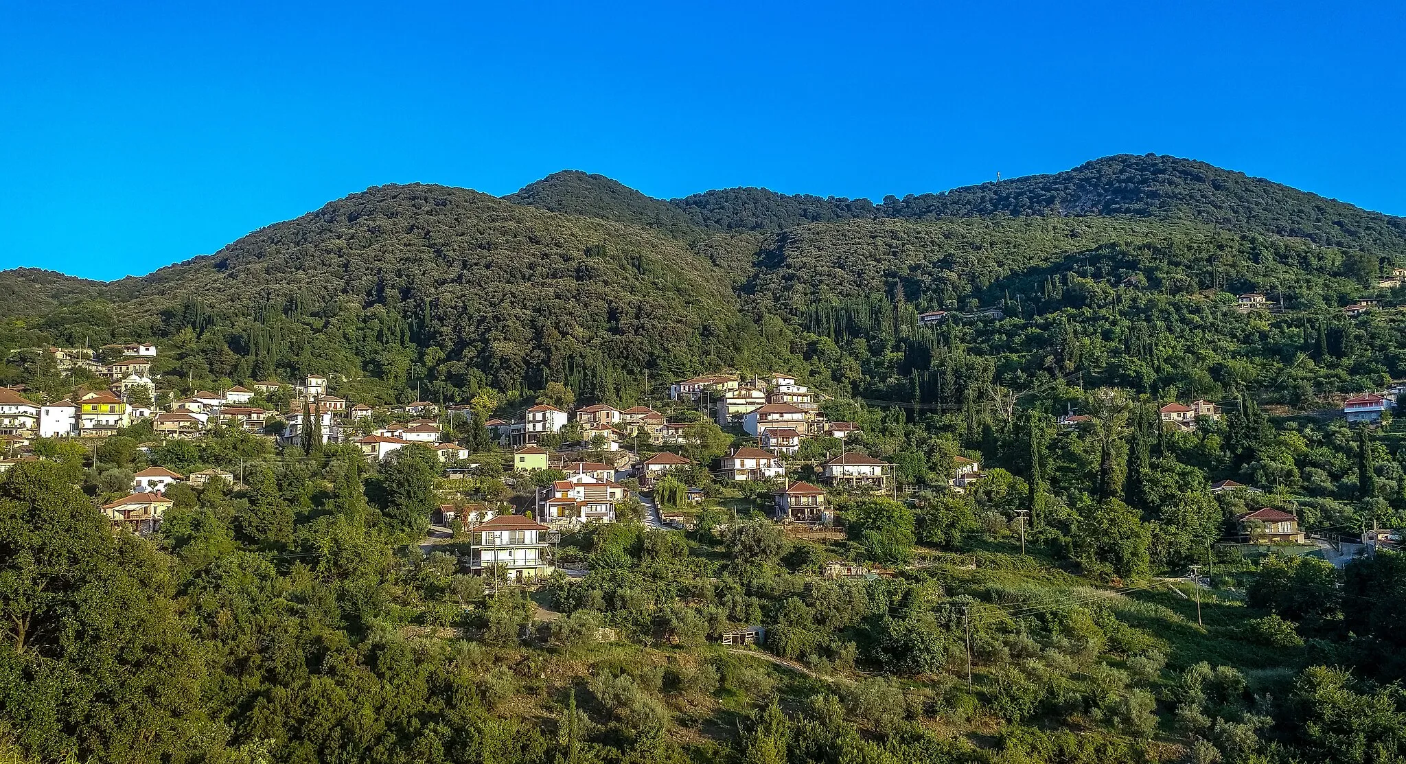 Photo showing: Partial view of Analipsi village, Aetoloakarnania, Greece.