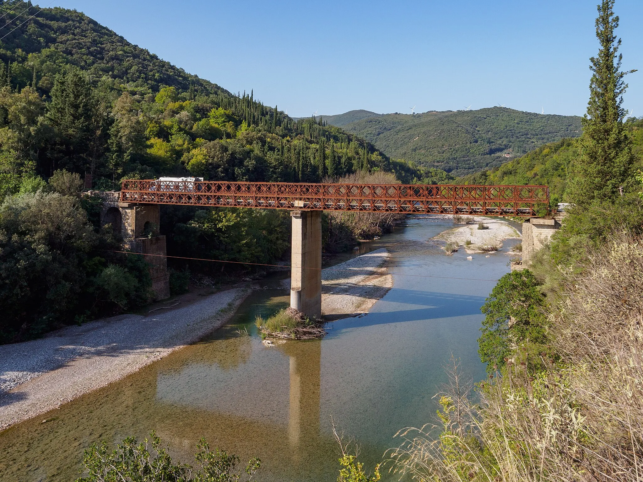 Photo showing: The bailey bridge in Gefyra Bania, spanning Evinos river.