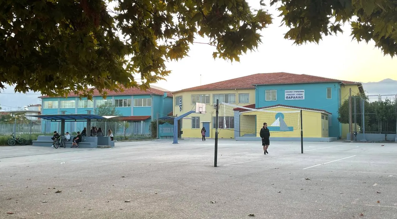Photo showing: Junior and Senior Highschool of Paralias, Patras, Greece