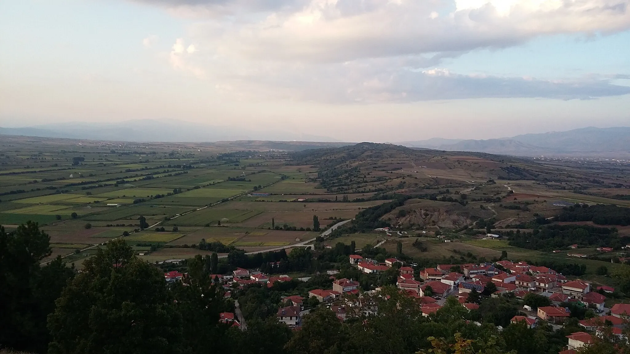 Photo showing: Το χωριό  από ψηλά, θέση "Σταυρός"