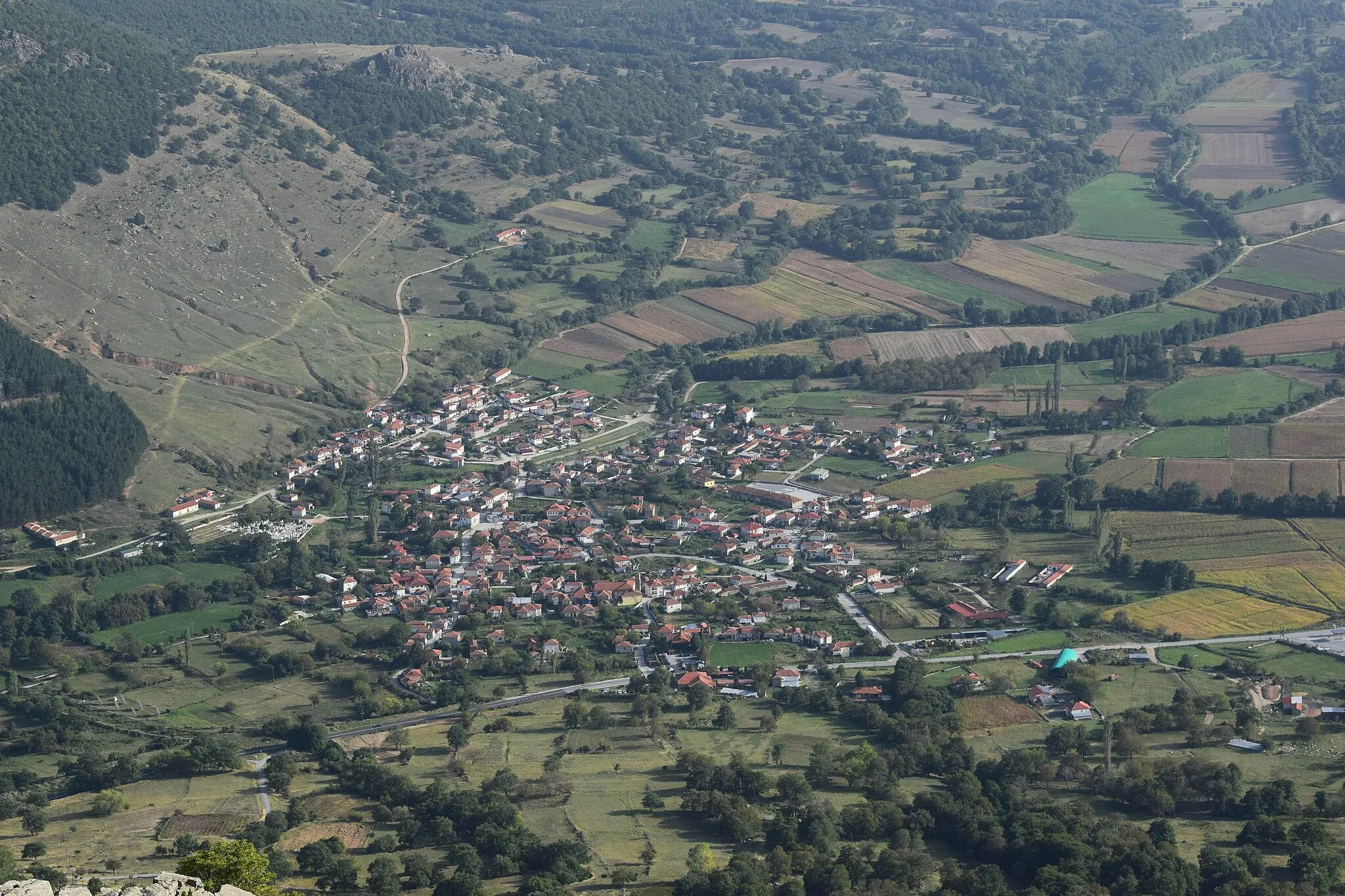 Photo showing: Aerial view of the village of Sklithro, Florina, Greece