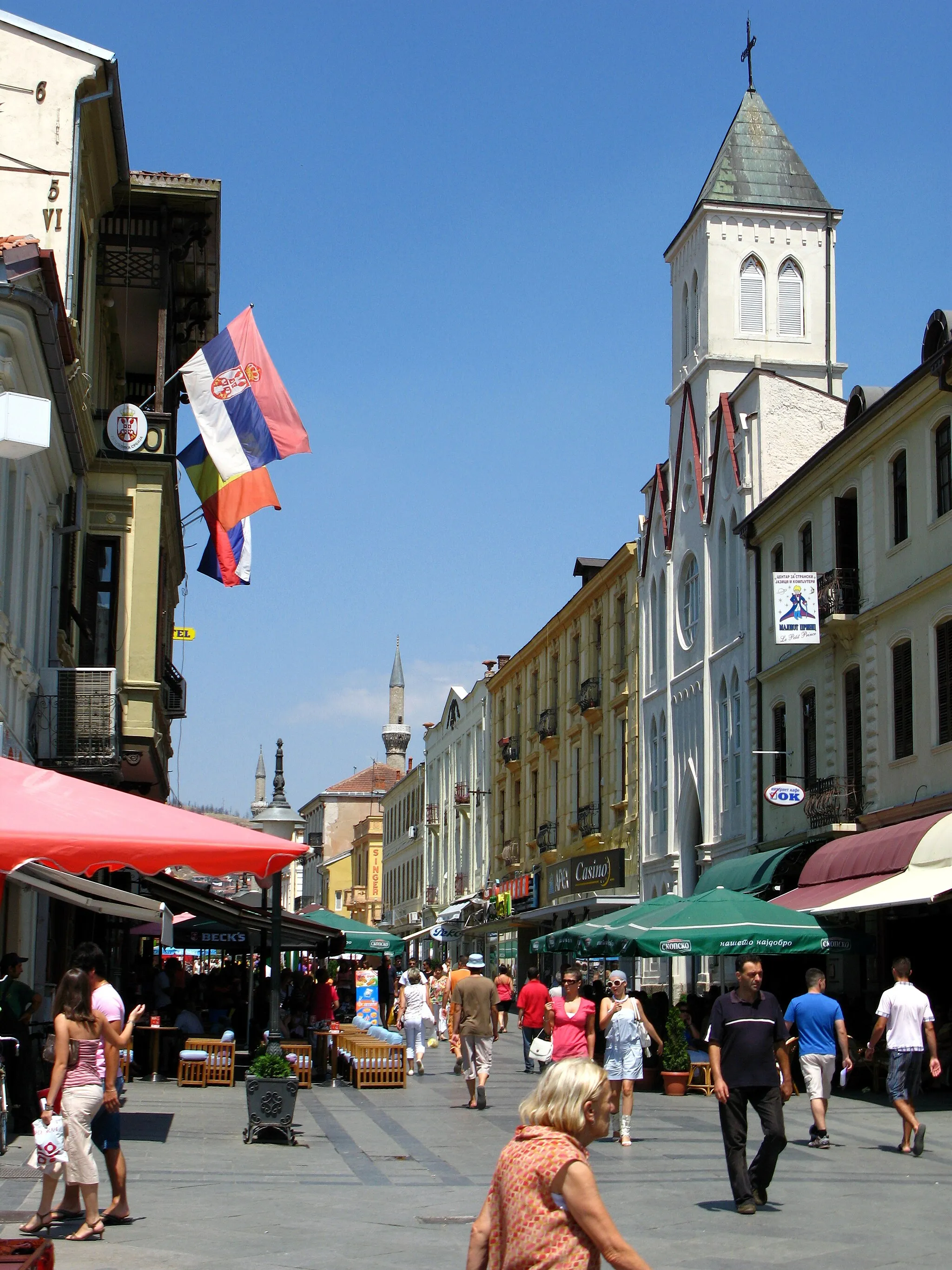 Photo showing: Bitola's promenade, Bitola, Macedonia.