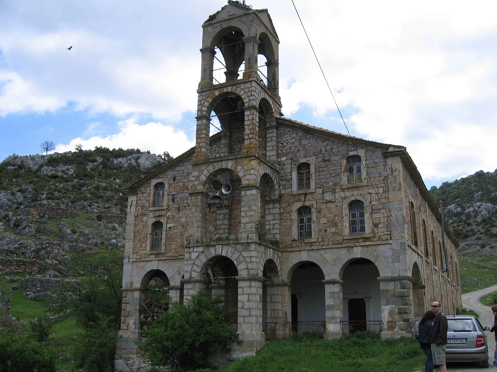 Photo showing: Church in the village of Kristalopigi, Greece.