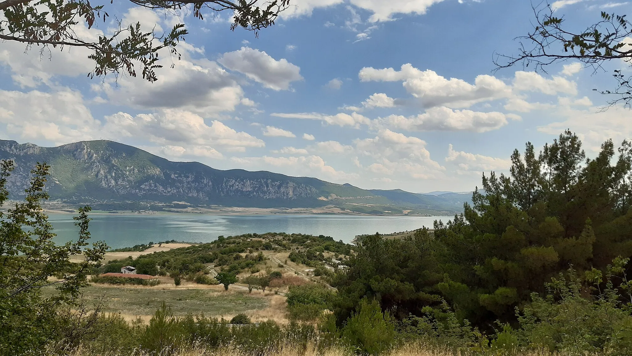Photo showing: Θέα από τον λόφο και την εκκλησία του Προφήτη Ηλία