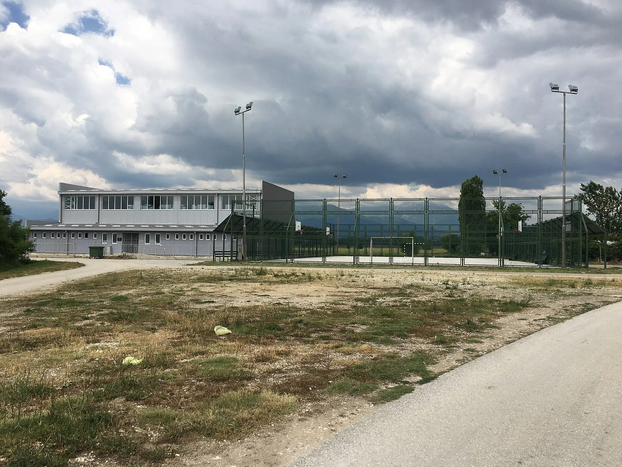 Photo showing: A sports hall in the village of Novaci