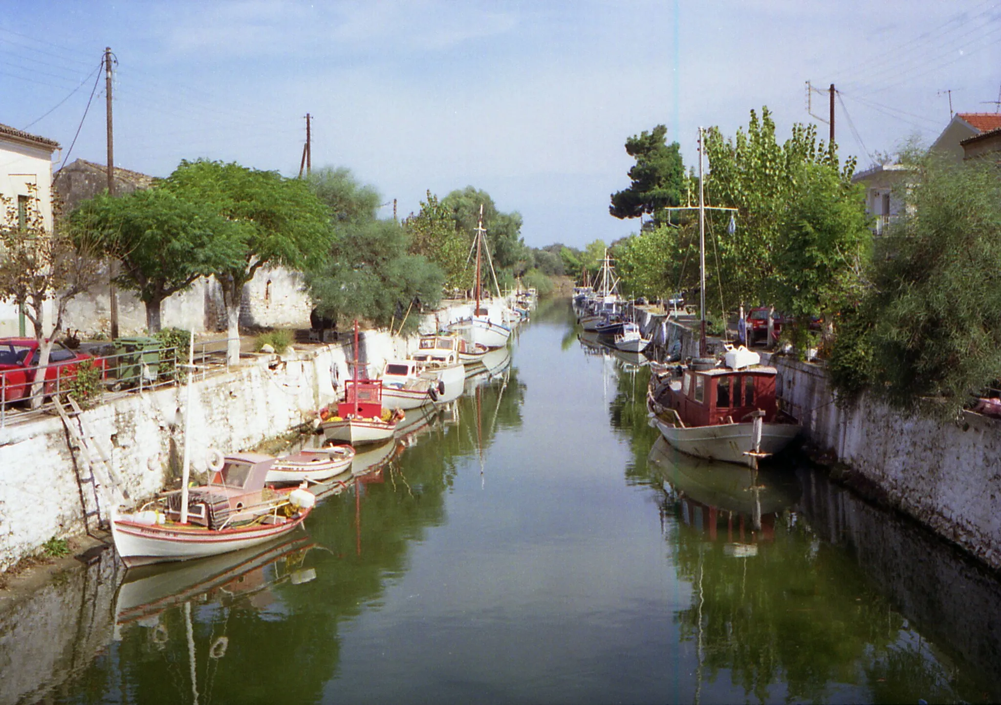 Photo showing: Lefkimmi Corfu Greece in 1990.

Camera: Olympus Pen F Half Frame SLR.