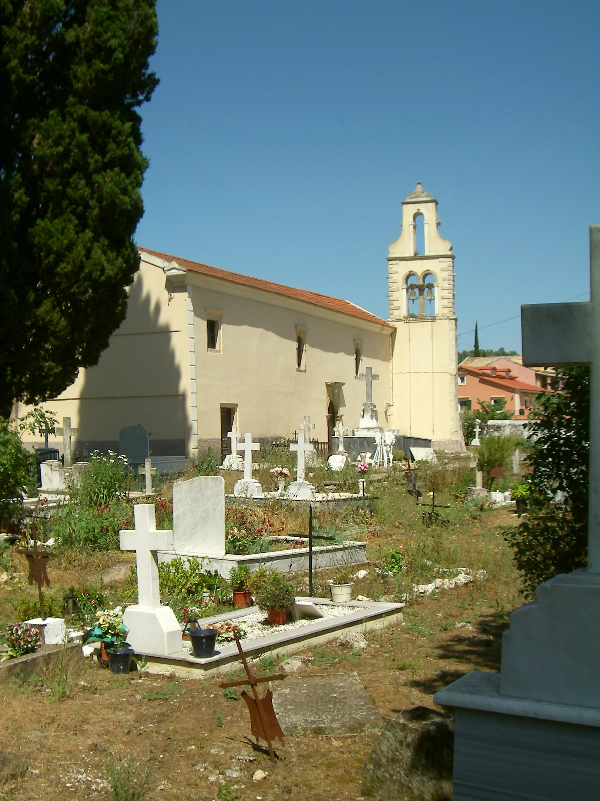 Photo showing: Church and graveyard