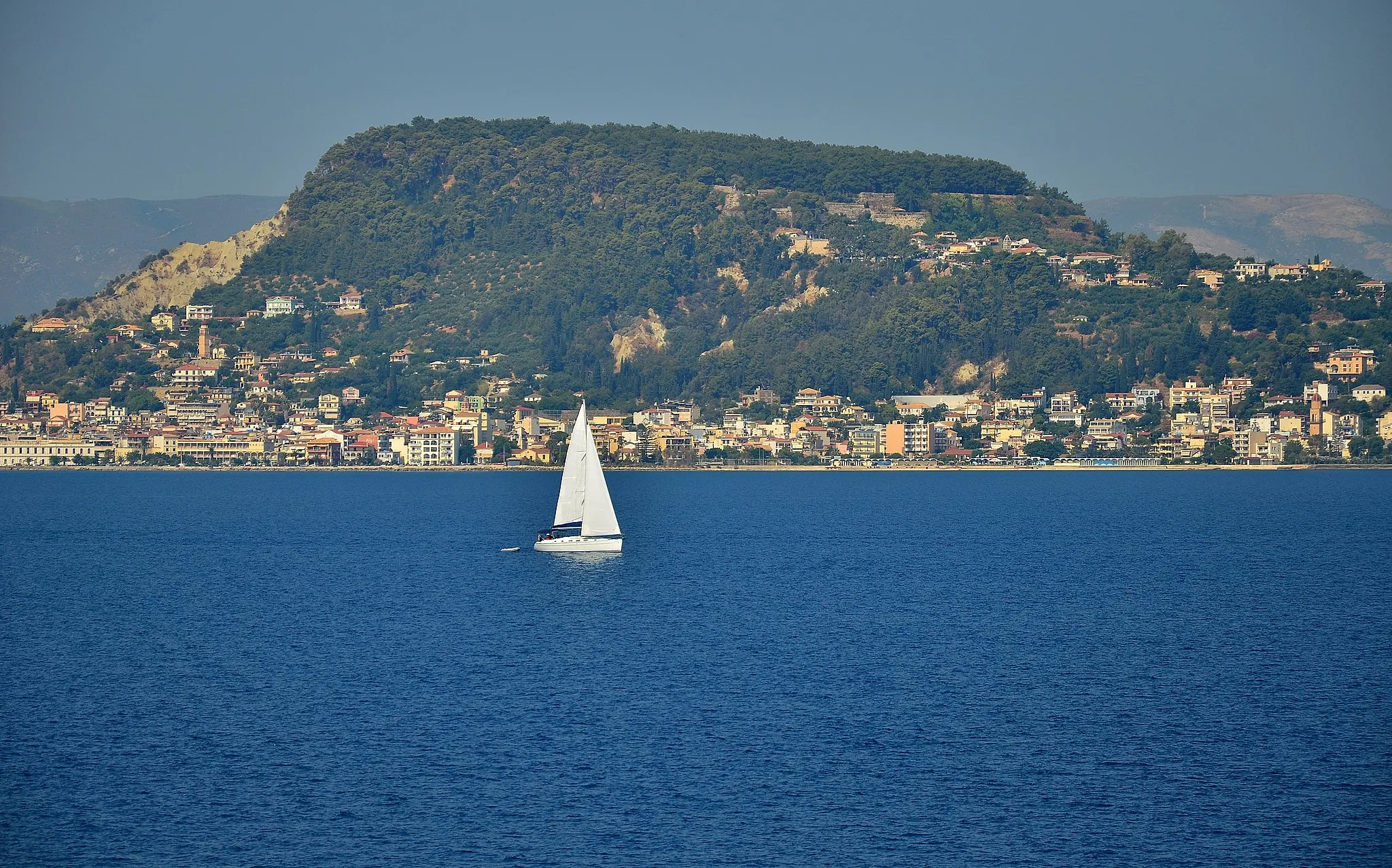 Photo showing: Zakynthos. The hill Bohali and part of the city