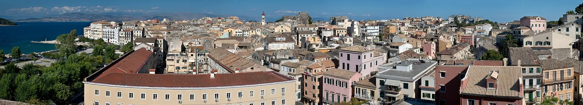 Photo showing: Panoramic view of Corfu island old town, Greece.