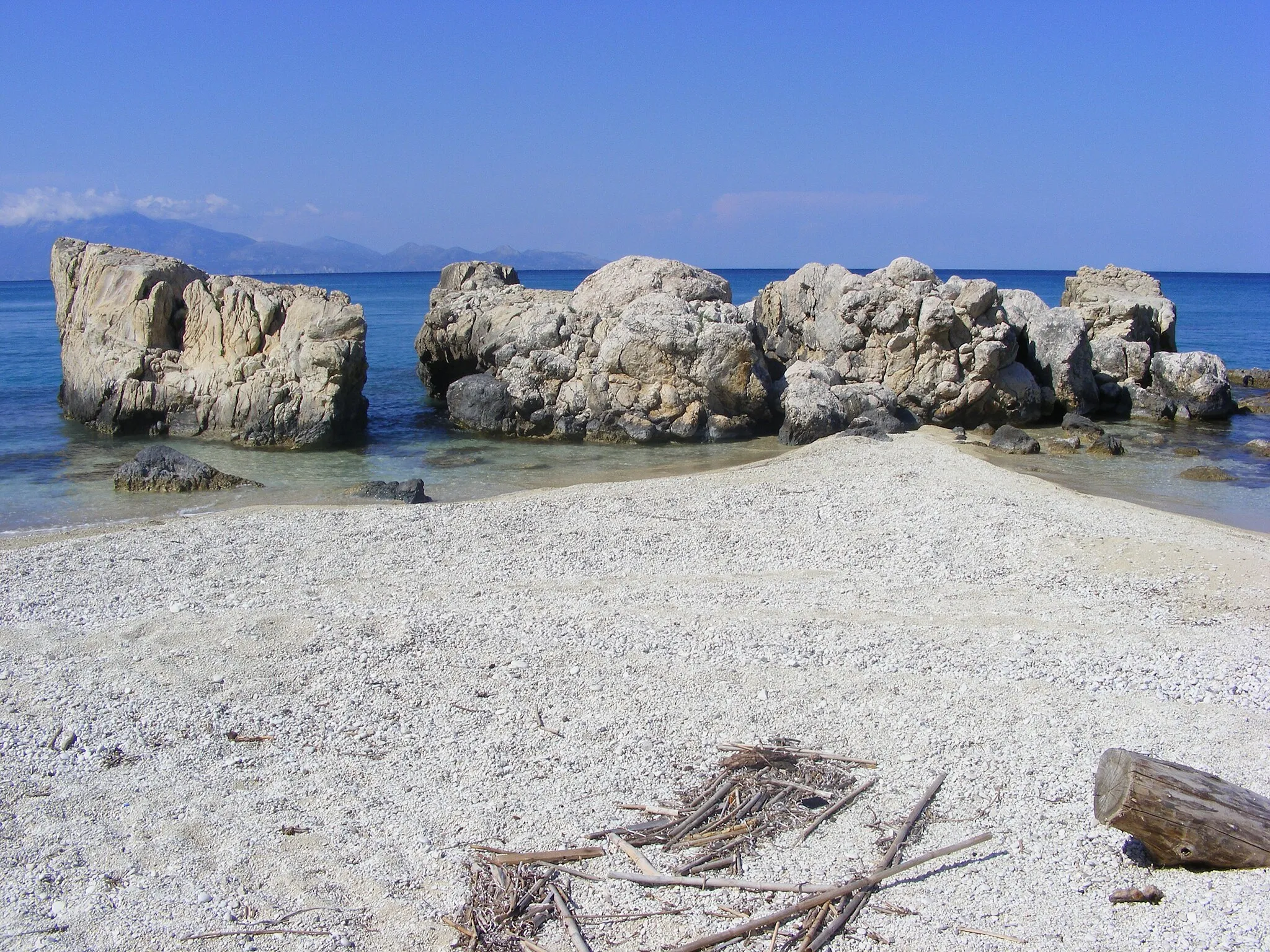 Photo showing: Zakynthos May 2009 Beach near Xigia 2