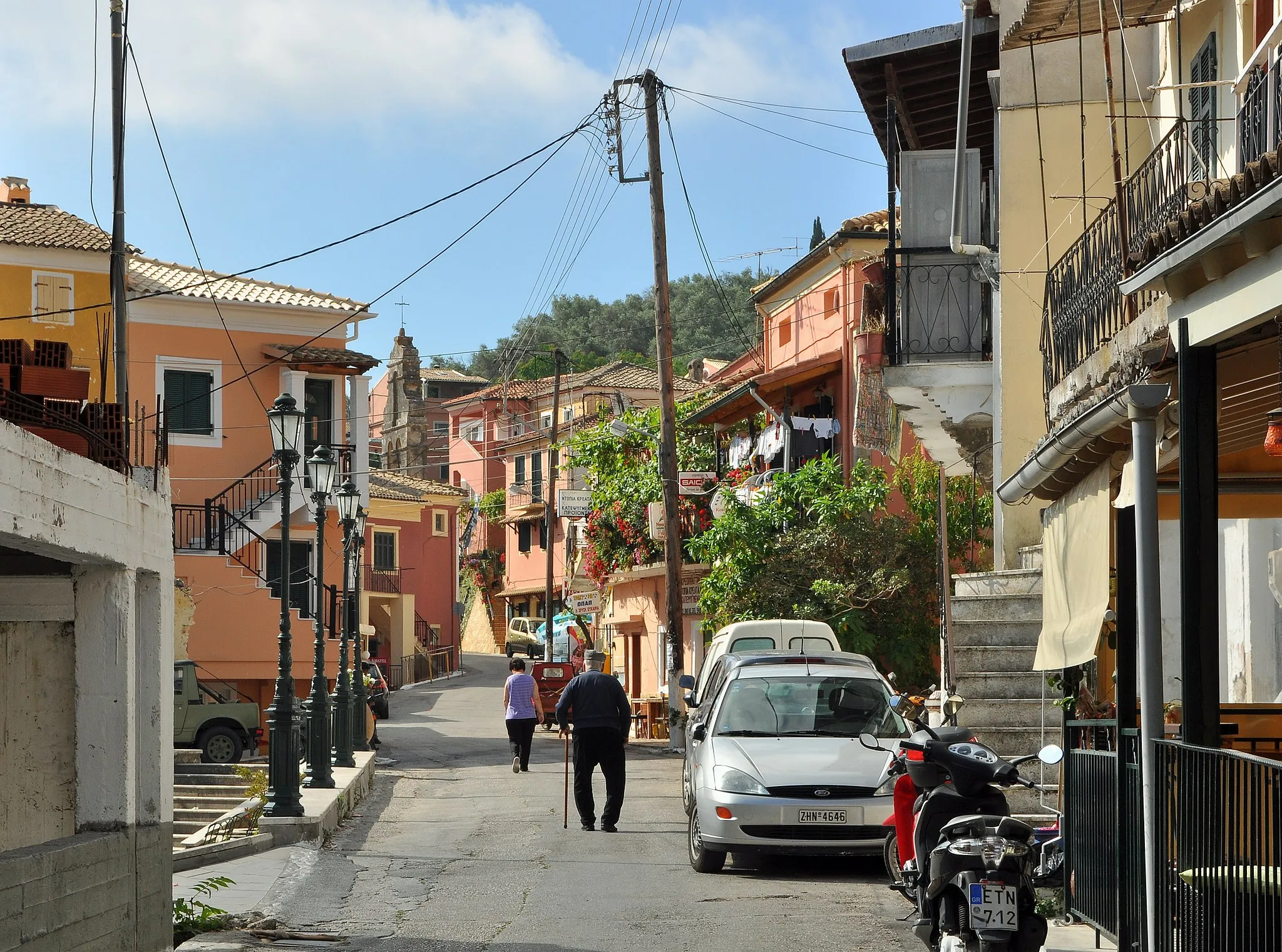 Photo showing: Sinarades (Σιναράδες Κέρκυρας, Corfu, Greece): the village, main street