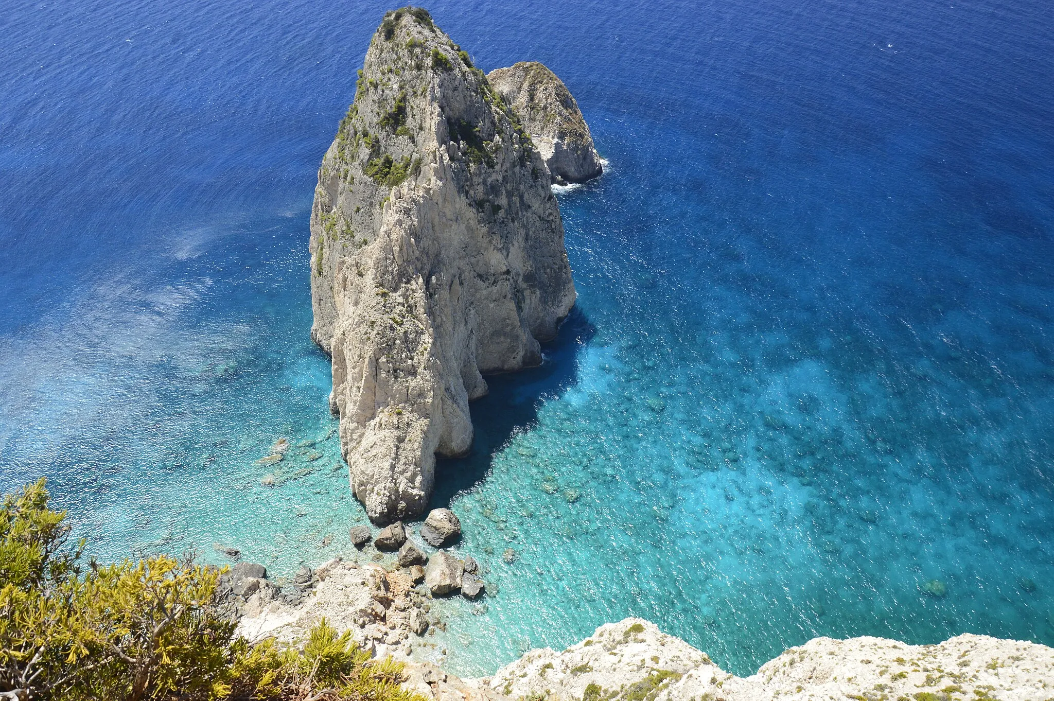 Photo showing: Mizithres rocks, up