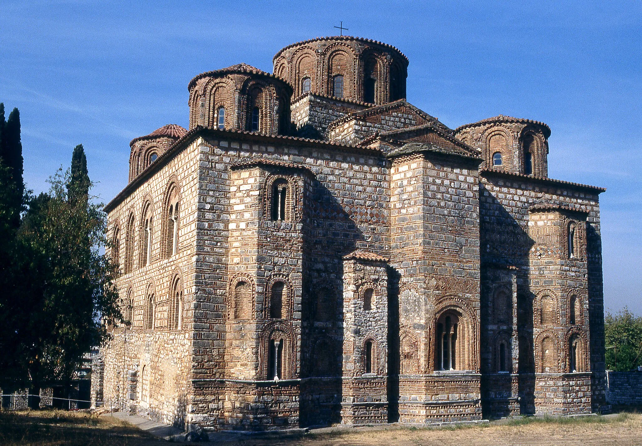 Photo showing: Arta, Epirus. Church of the Panagia Parigoritissa, from the southeast.