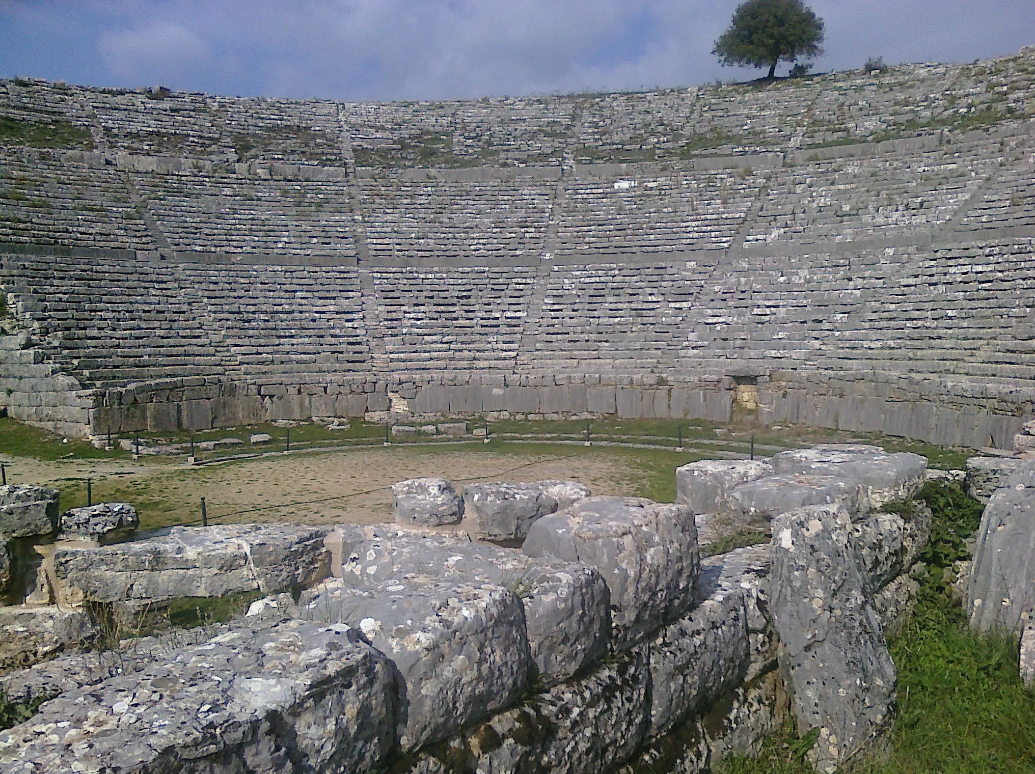 Photo showing: Amphitheatre at Dodoni, Greece