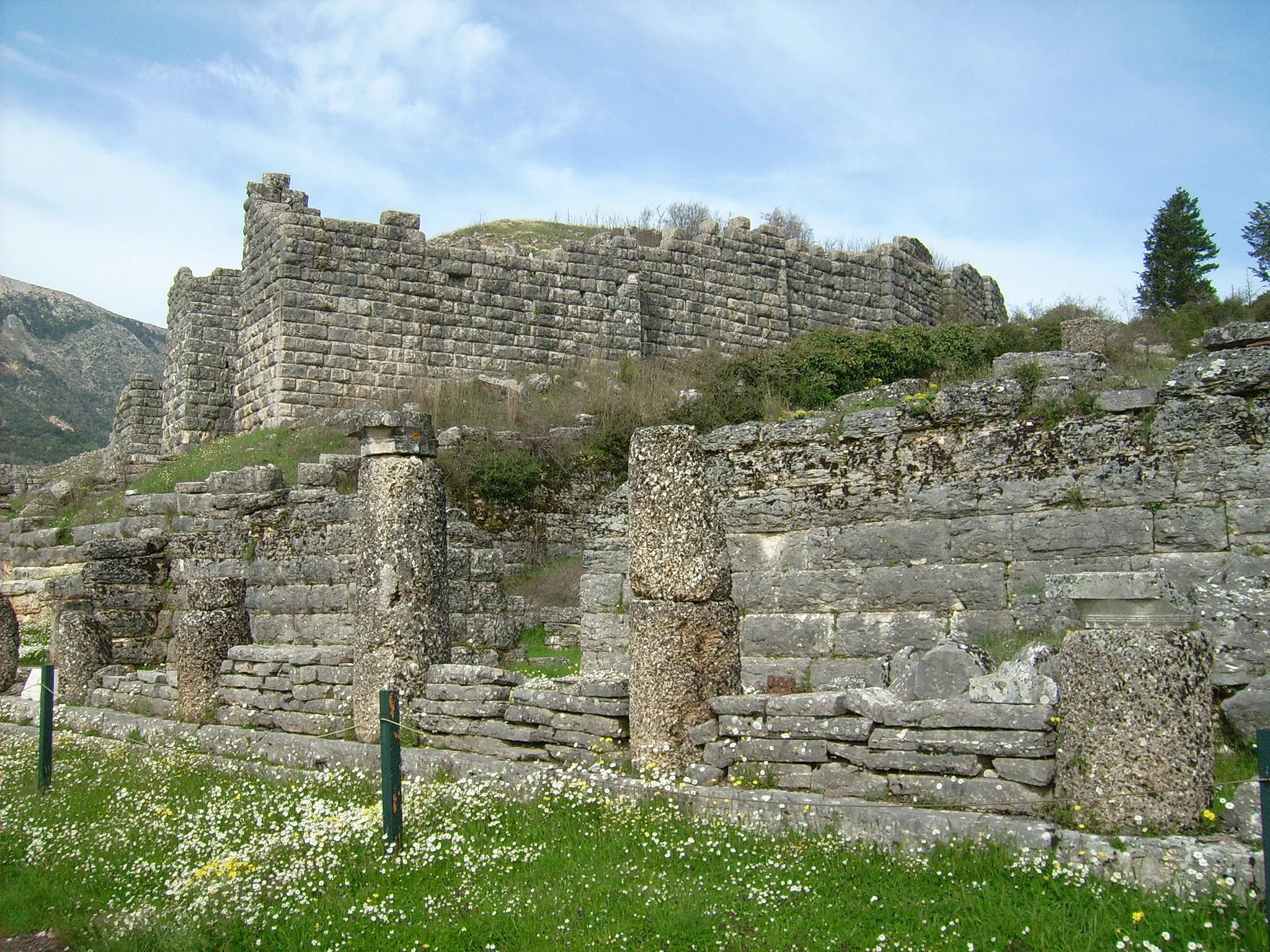 Photo showing: Oracle of Zeus at Dodona - exact discription follows nearby