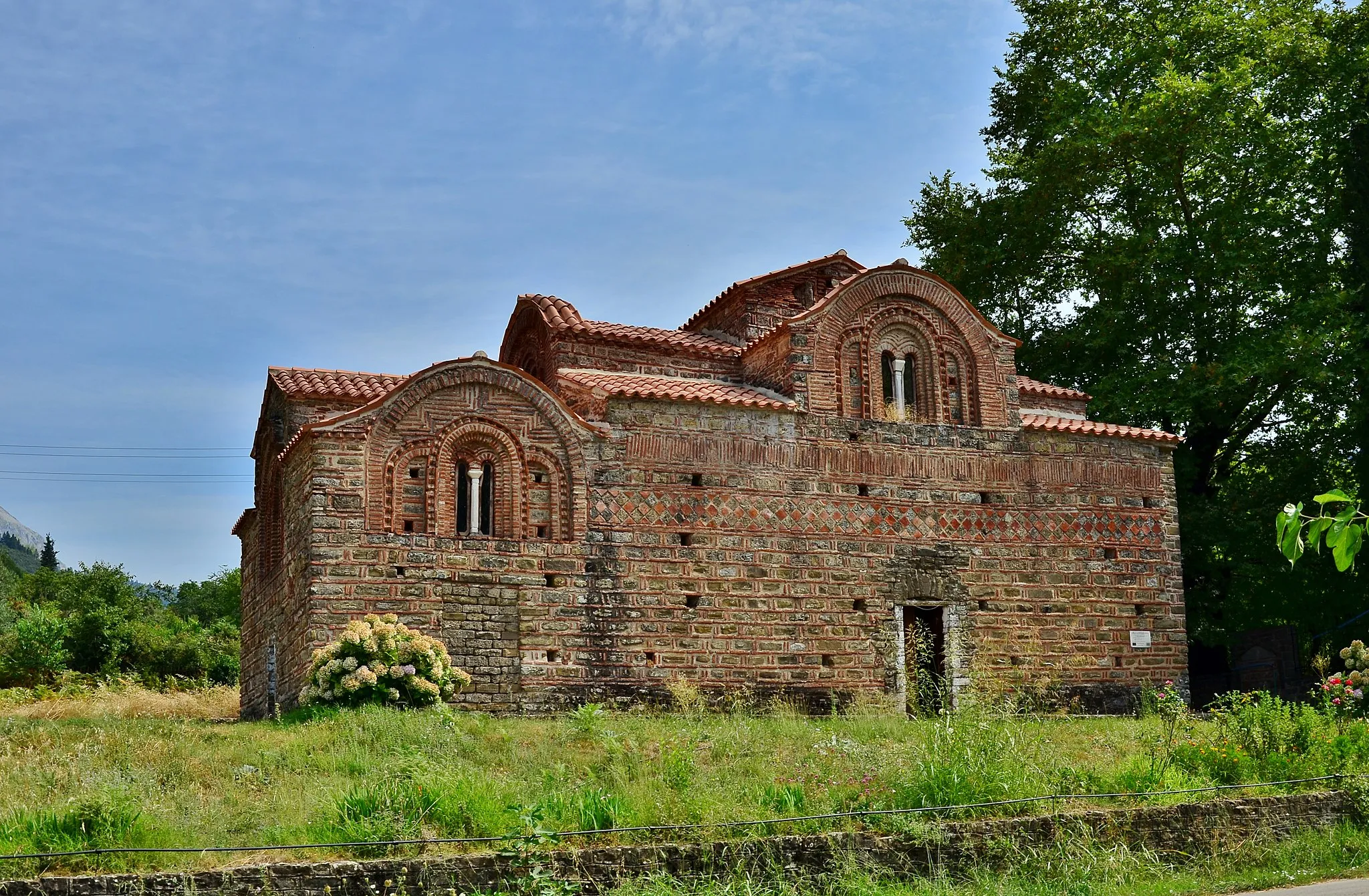 Photo showing: Panagia Vella monastery (Red Church), near Voulgareli
