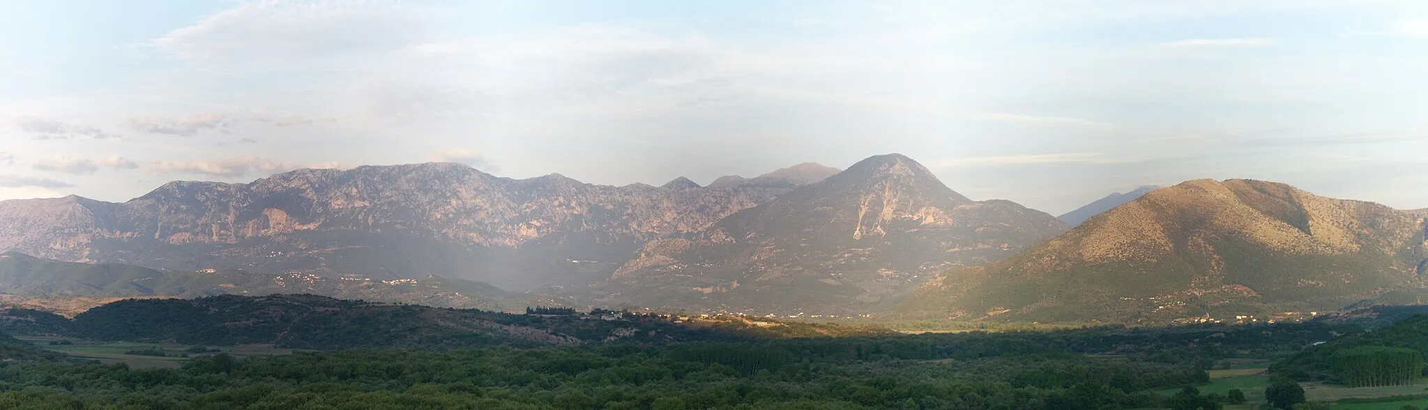 Photo showing: The village of Neraida in Epirus, Greece.