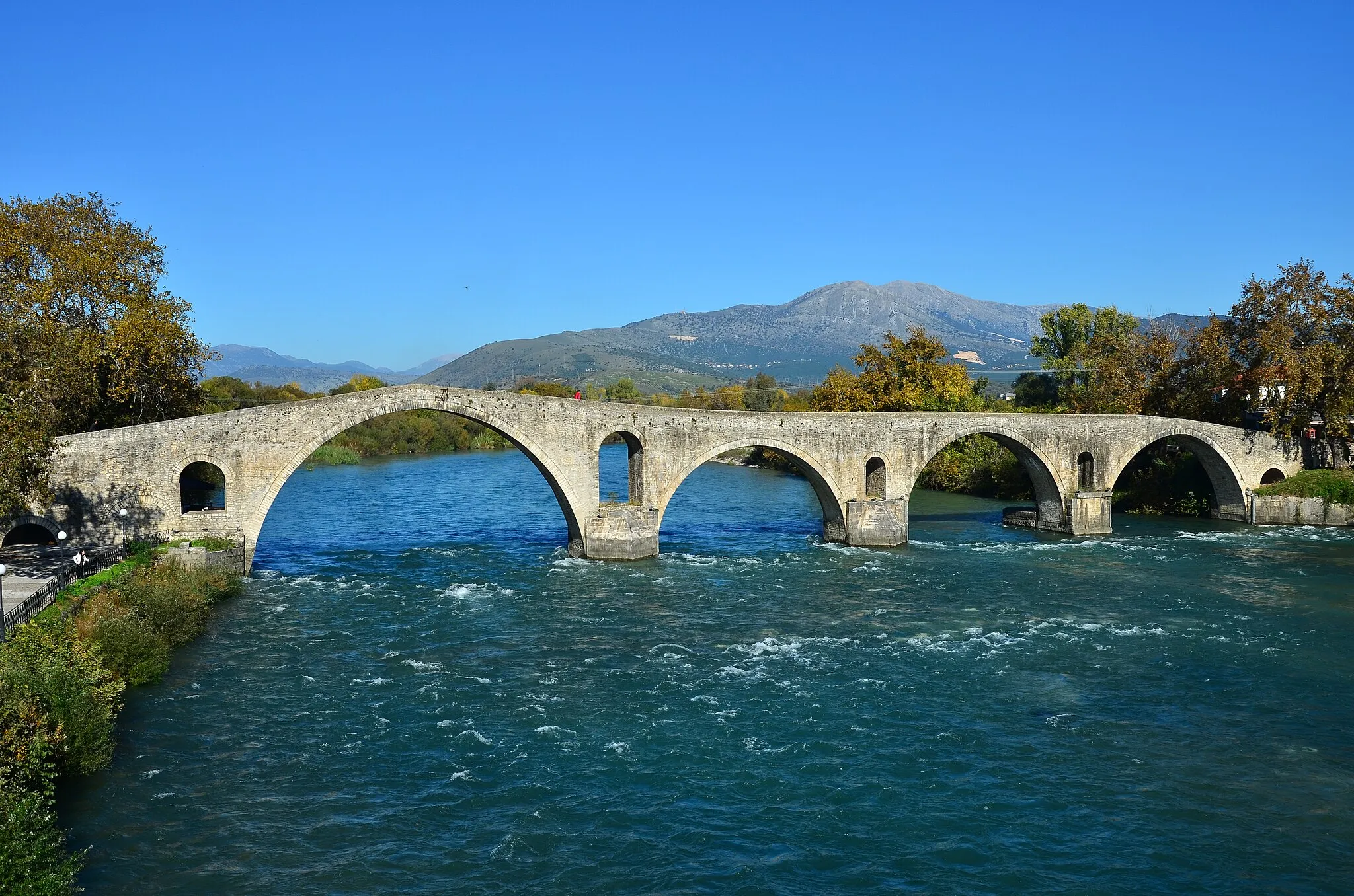 Photo showing: The Bridge of Arta, over Arachthos river