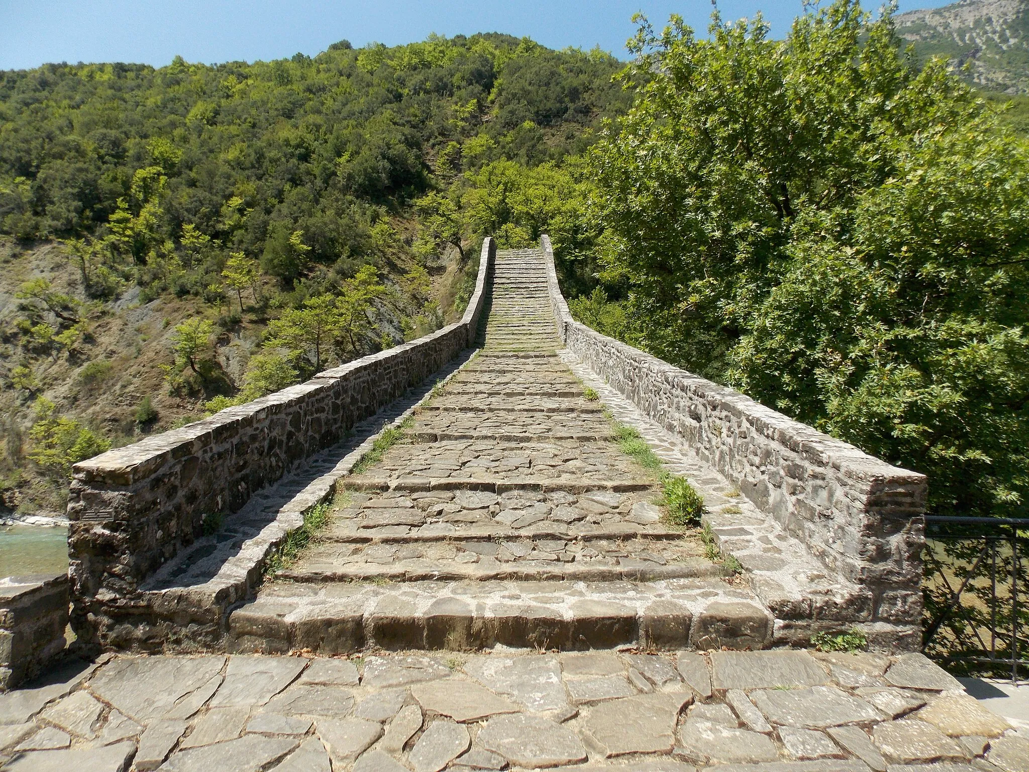 Photo showing: This is a photo of a monument in Greece identified by the ID