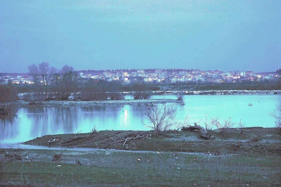 Photo showing: Polykastro and Axios river