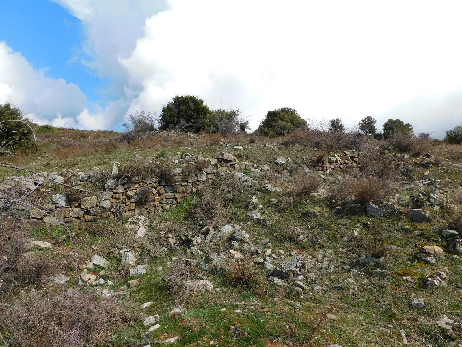 Photo showing: Ο εγκαταλελειμμένος οικισμός Καπετανούδι Σερρών.