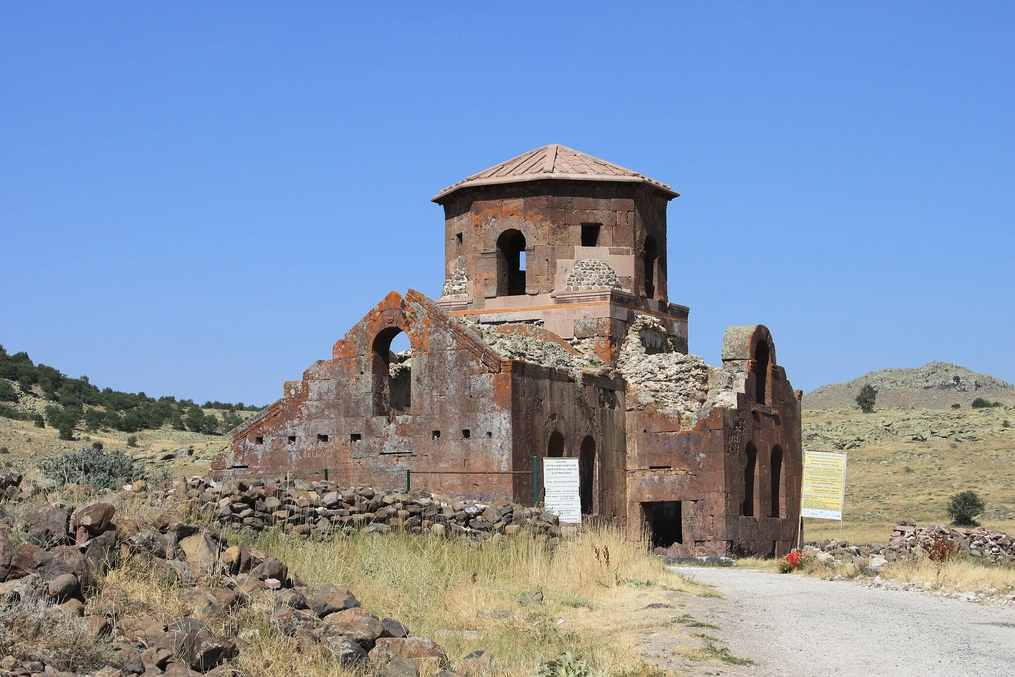 Photo showing: Kısıl Kilise ("red church") in Sivrihisar, Güzelyurt (Aksaray)