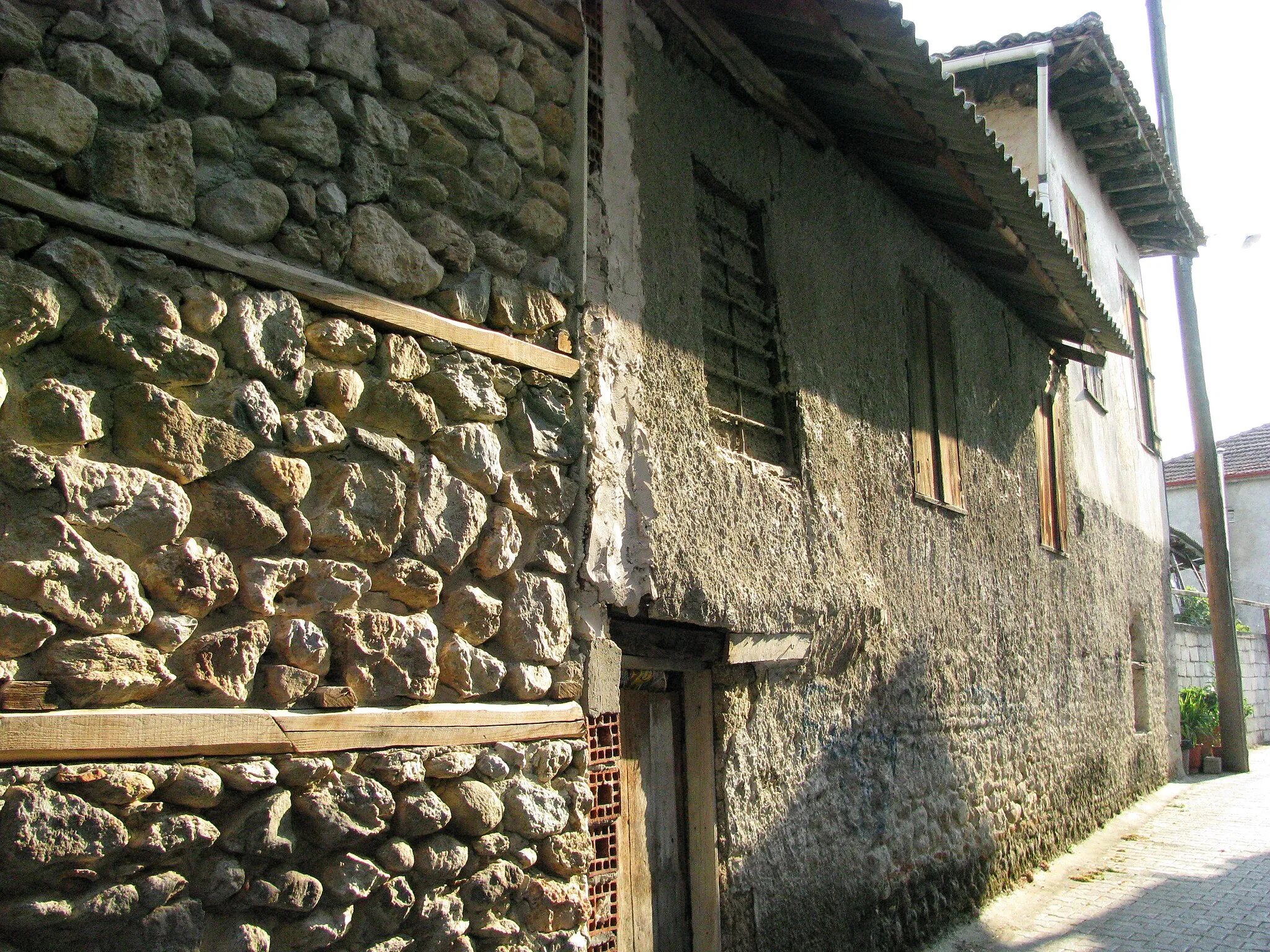 Photo showing: A street in Goumenissa, Greece.