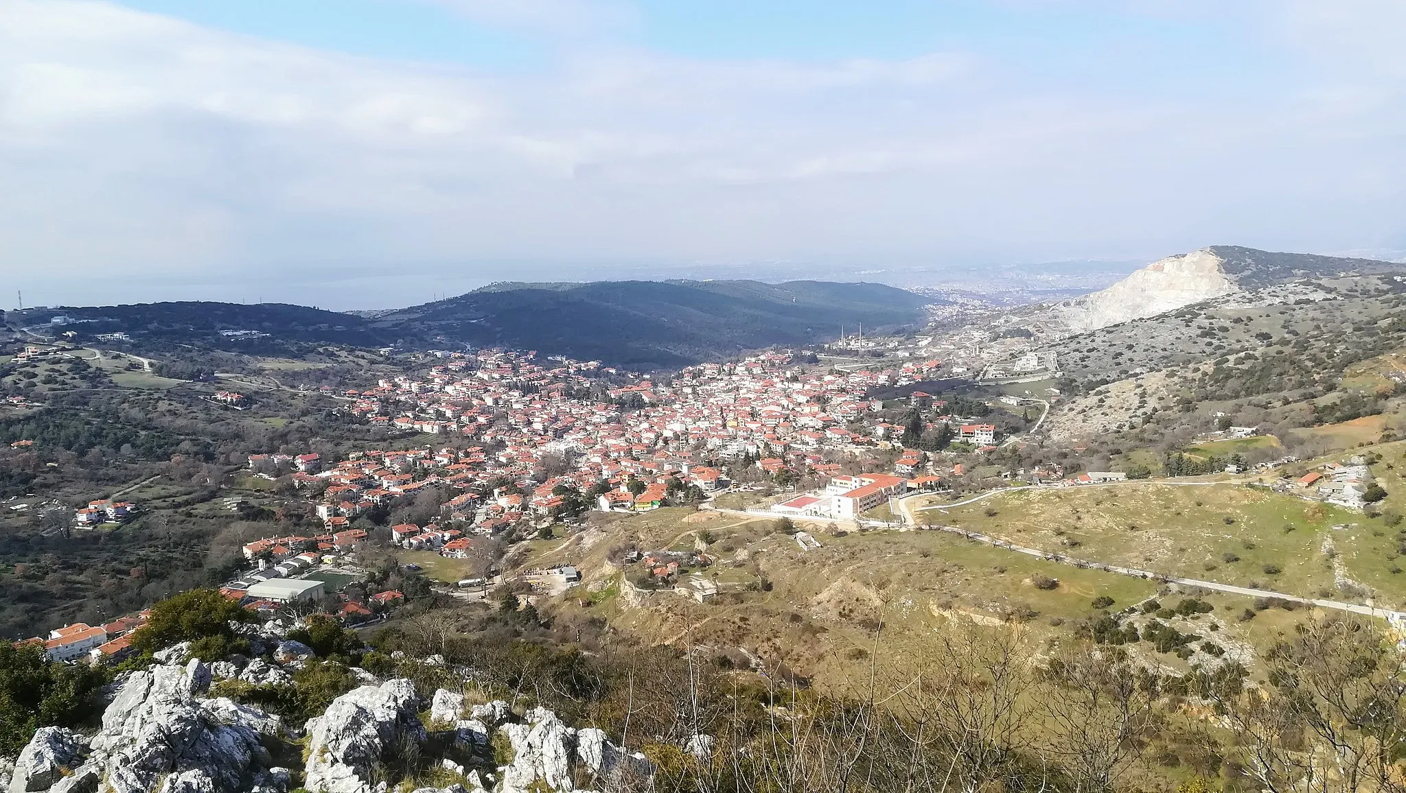 Photo showing: Το Ασβεστοχώρι Θεσσαλονίκης από το παρεκκλήσιο Προφήτης Ηλίας στο δάσος Κουρί.