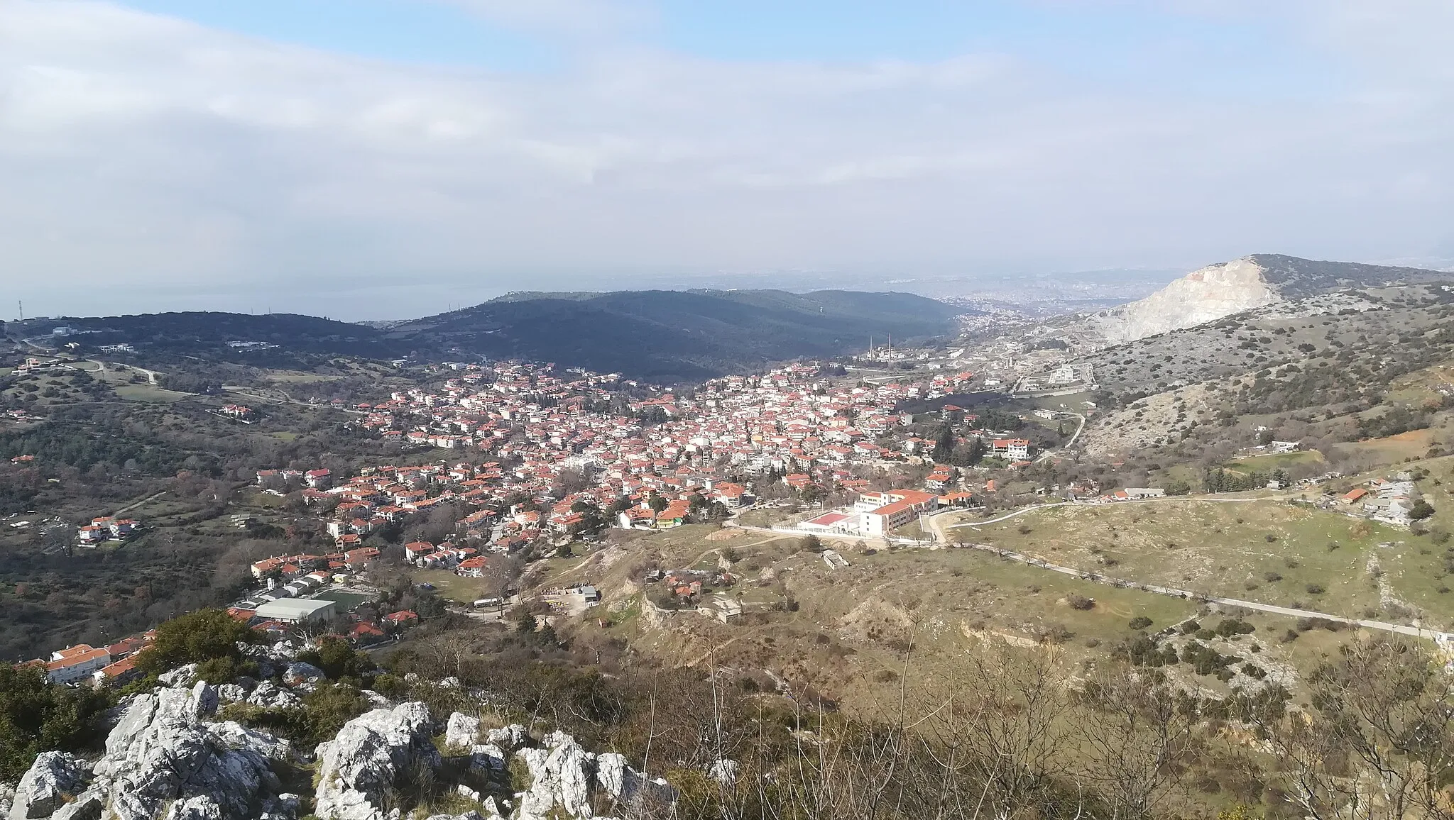 Photo showing: Το Ασβεστοχώρι Θεσσαλονίκης από το παρεκκλήσιο Προφήτης Ηλίας στο δάσος Κουρί.