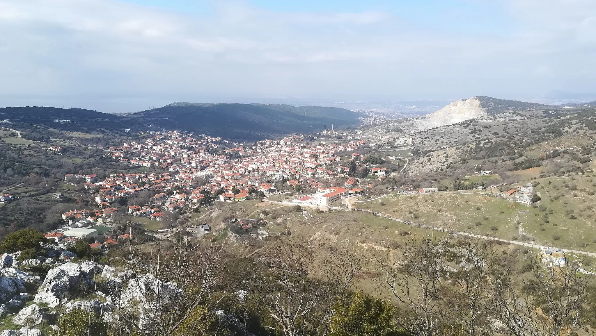 Photo showing: Το Ασβεστοχώρι Θεσσαλονίκης από το παρεκκλήσιο Προφήτης Ηλίας στο δάσος Κουρί.