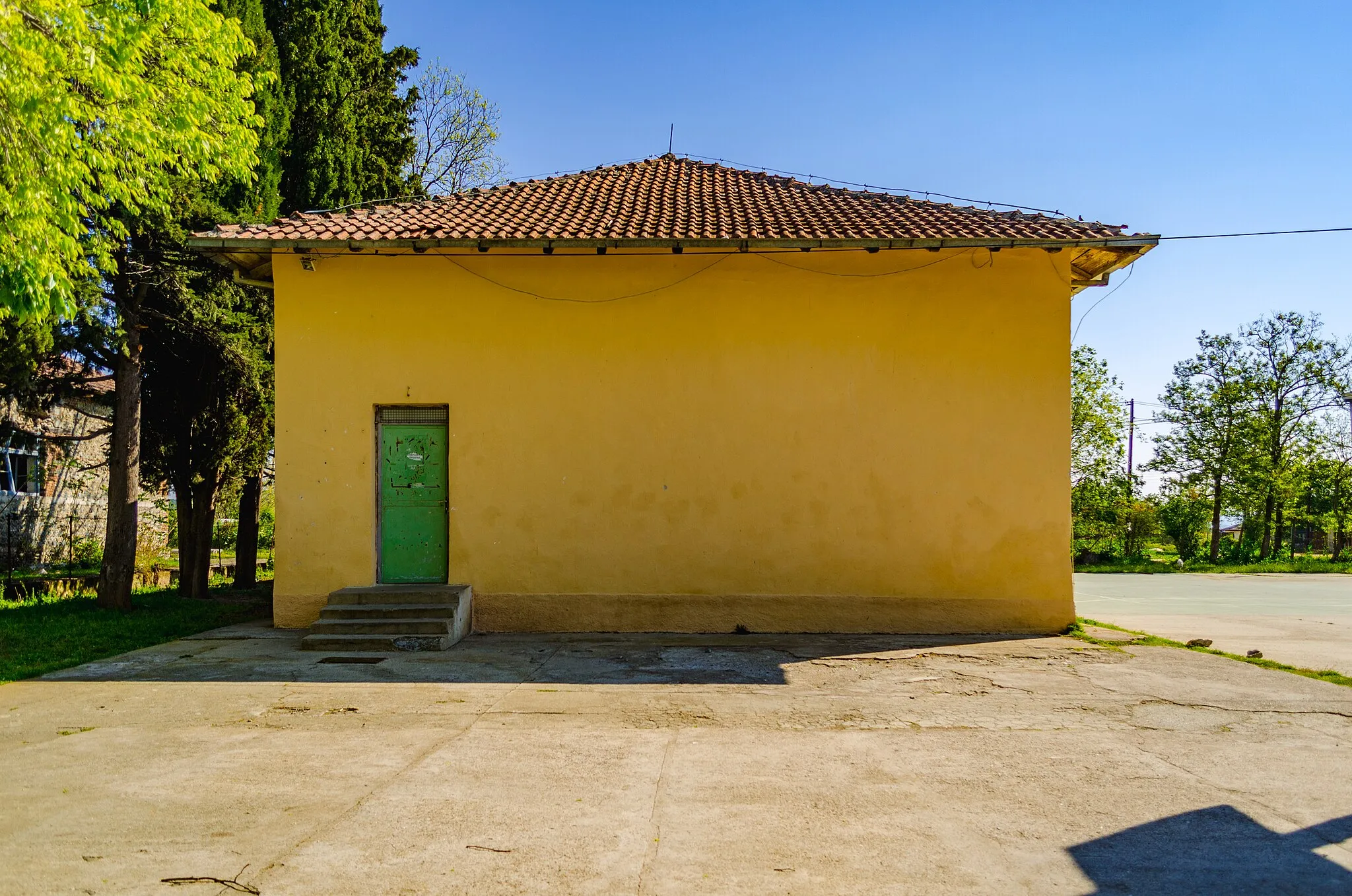 Photo showing: Primary school in the village Moin