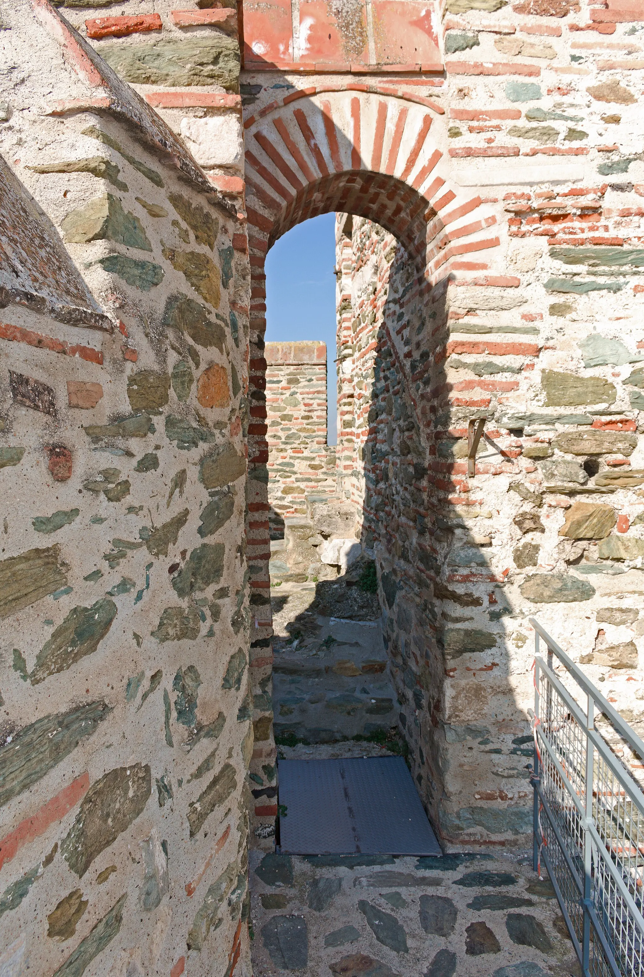 Photo showing: Passage through a tower, Heptapyrgion, Thessaloniki, Central Macedonia, Greece