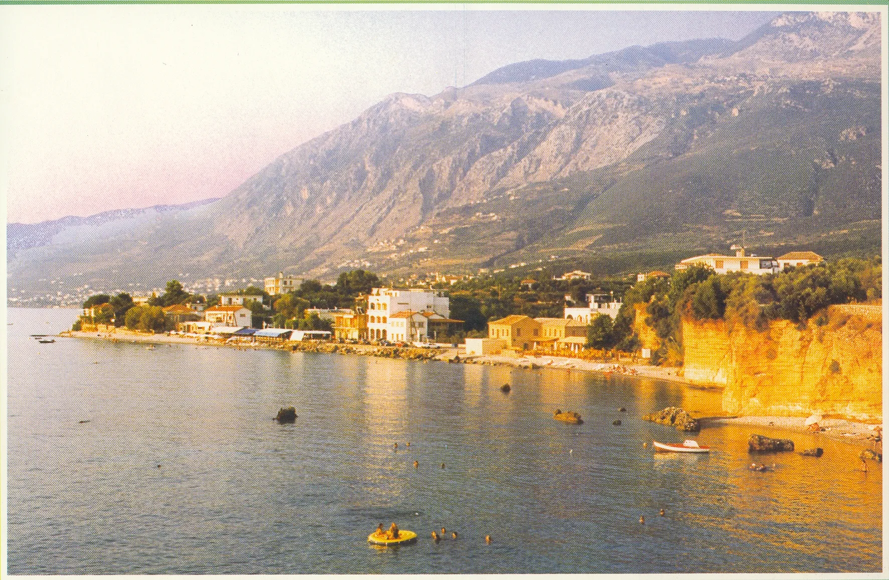 Photo showing: Το Αρχοντικό, ακρογιαλιά της Αβίας Μεσσηνίας