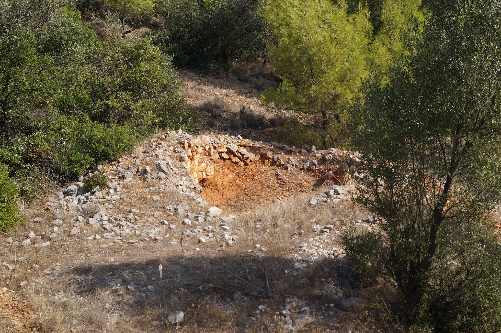 Photo showing: Agios Andreas, Epidavros, Greece: Tholos tomb at the site Klimaki.