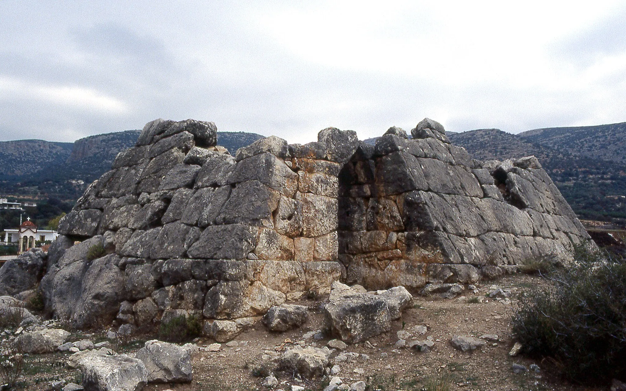 Photo showing: The "pyramid" at Helleniko (Kephalari, Argolid), from the southeast.