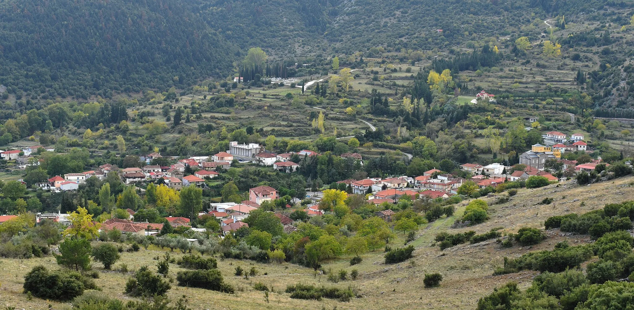Photo showing: Overview of the village of Skotini, Argolis during fall.