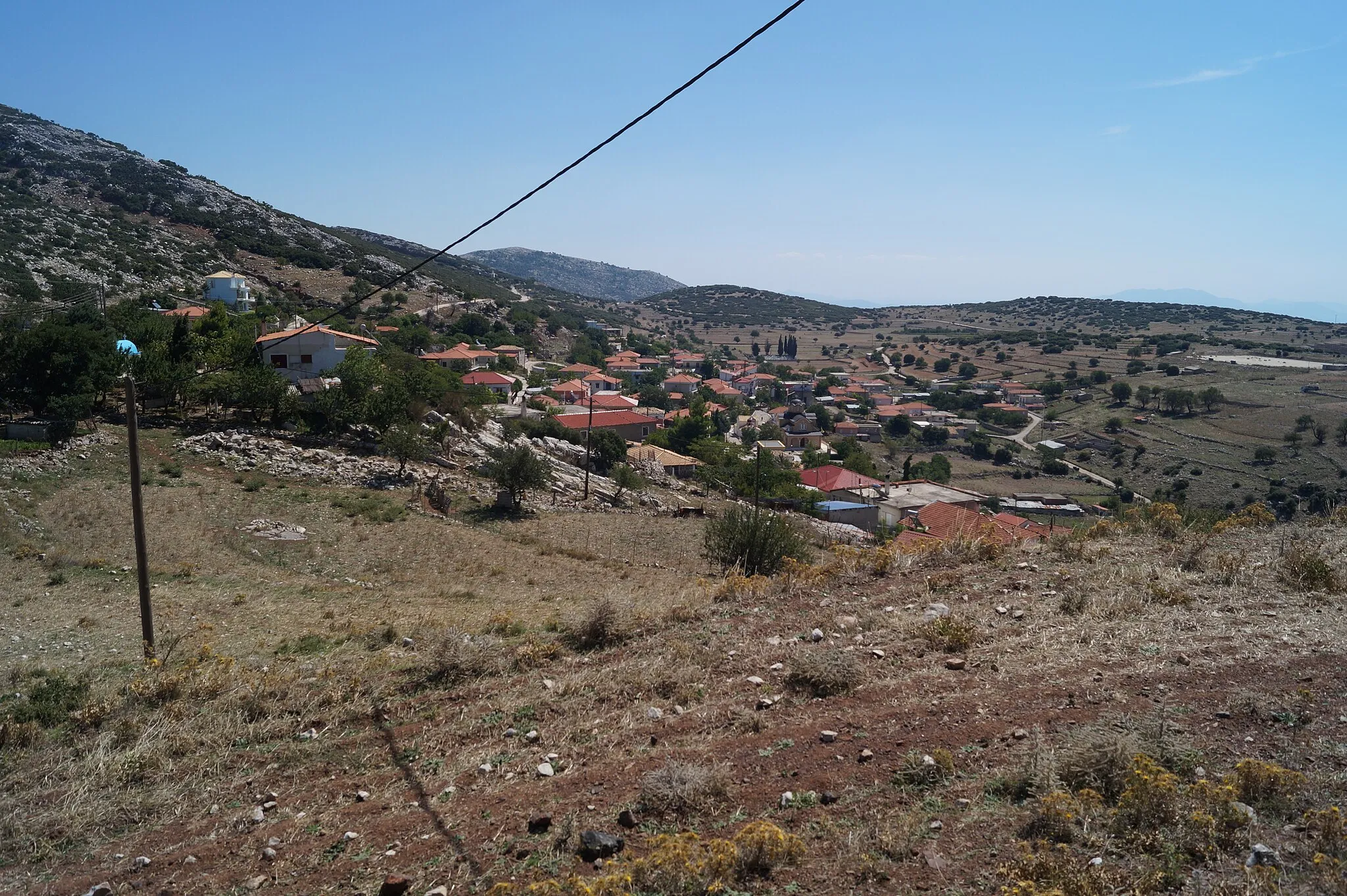 Photo showing: Angelokastro, Corinthia, Greece: View from the west on the village.