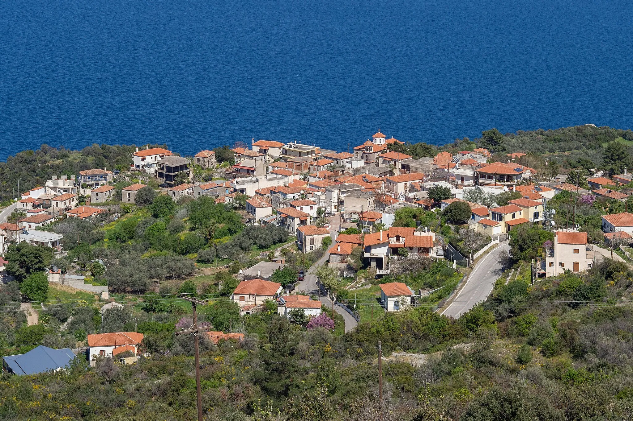 Photo showing: View of Driopi, Troizinia, from southwest.