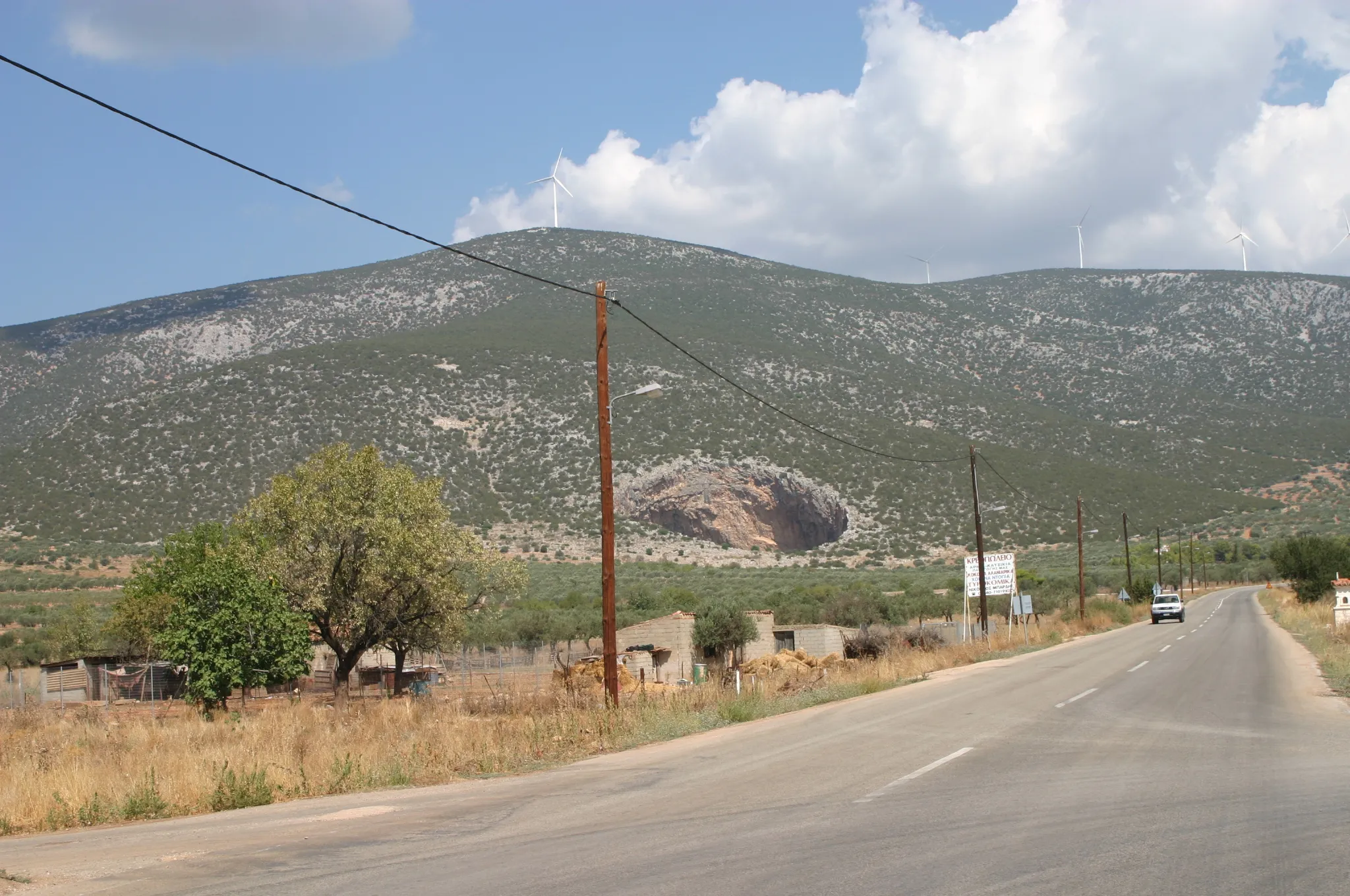 Photo showing: Karst formation cave in Didima, Greece, one of several in the area.