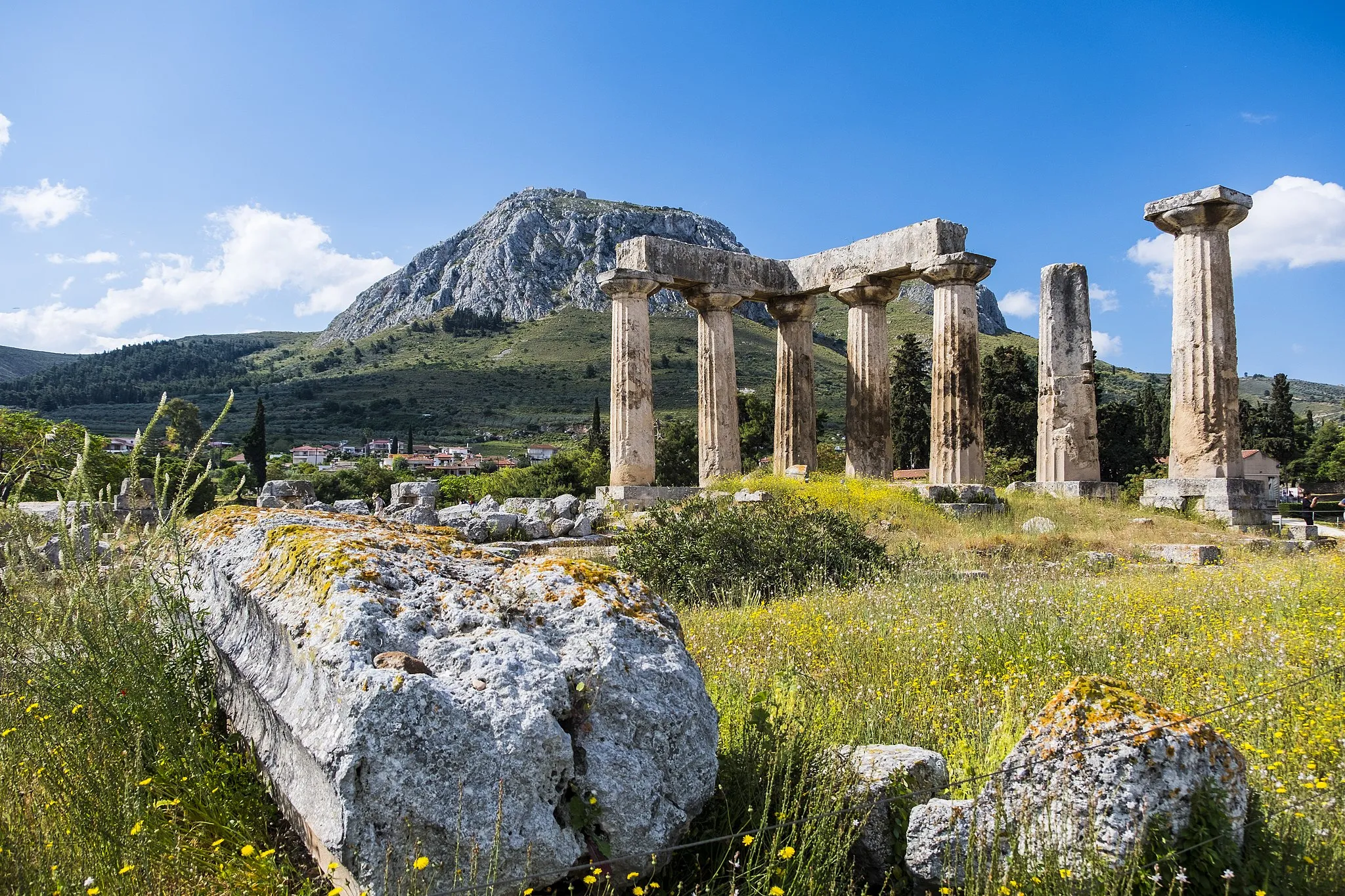 Photo showing: Tempio di Apollo e Acrocorinto