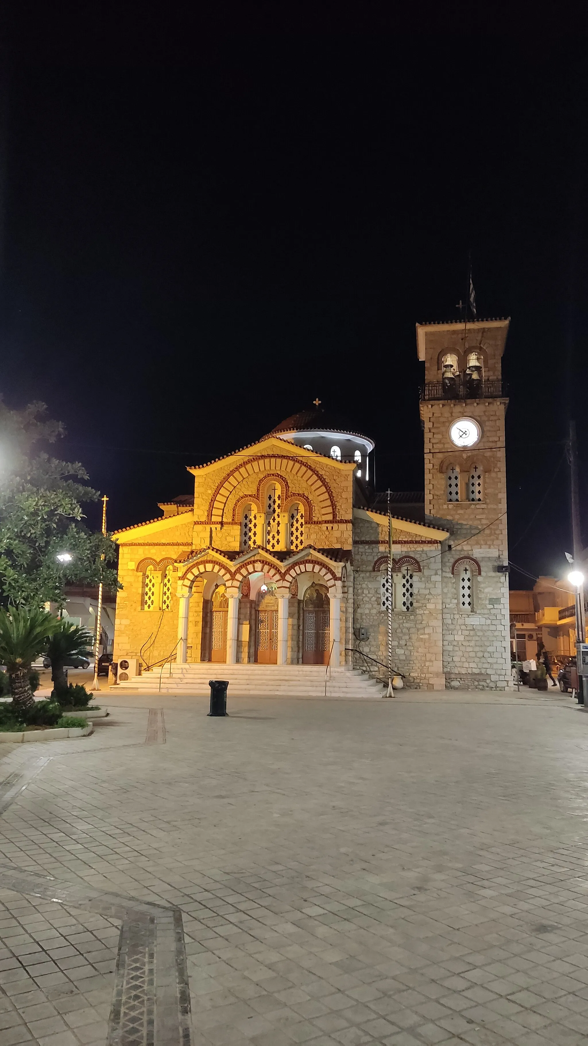 Photo showing: The main church of Agia Triada in Argolis, Greece.