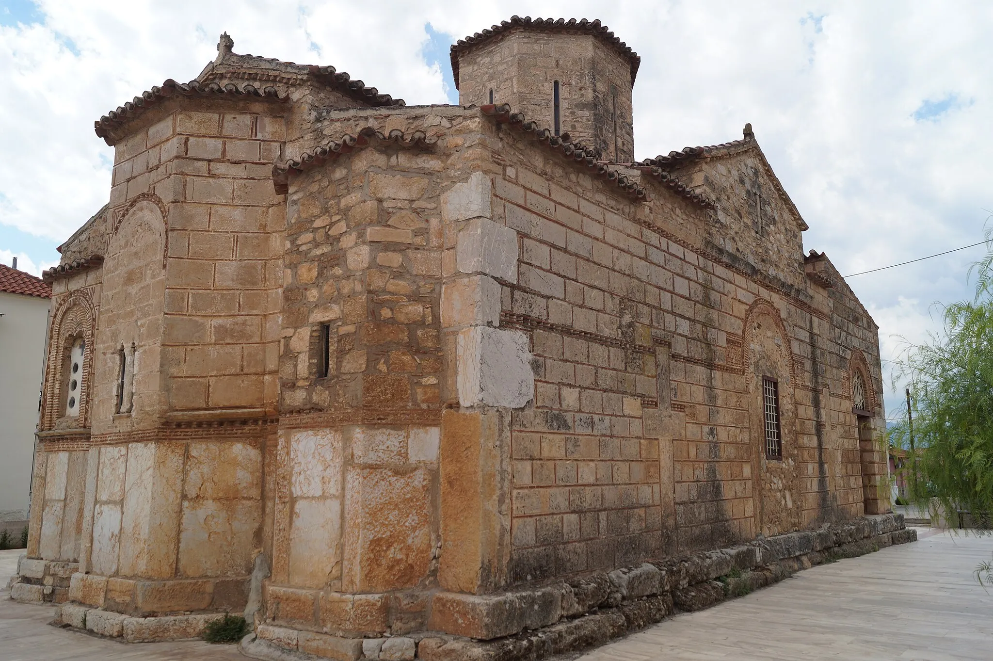 Photo showing: Neo Ireo, Argolis, Greece: Church of Kimisis tis Theotokou. View from the north-east.